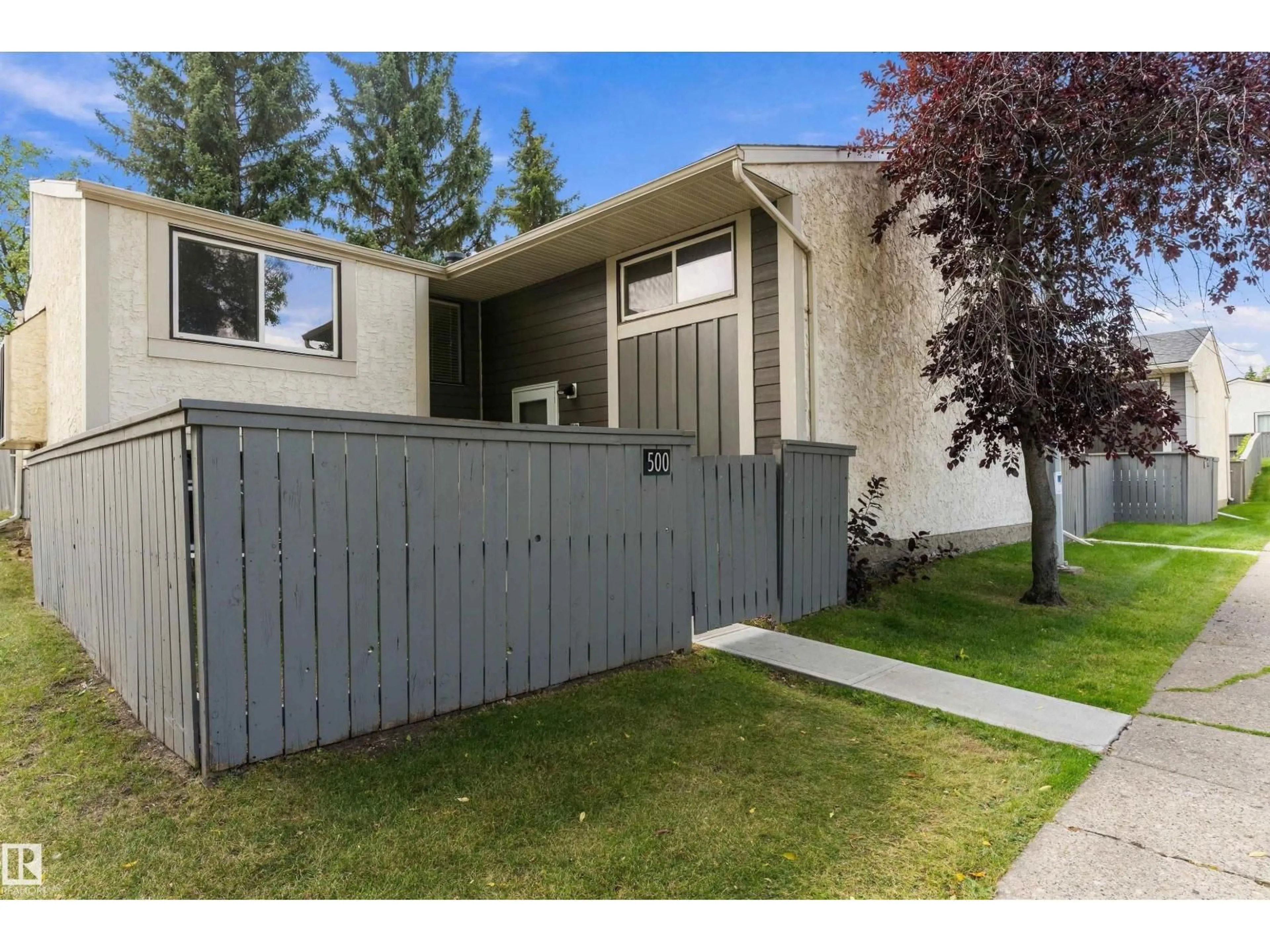 Home with vinyl exterior material, street for NW - 500 WILLOW CO, Edmonton Alberta T5T2K7