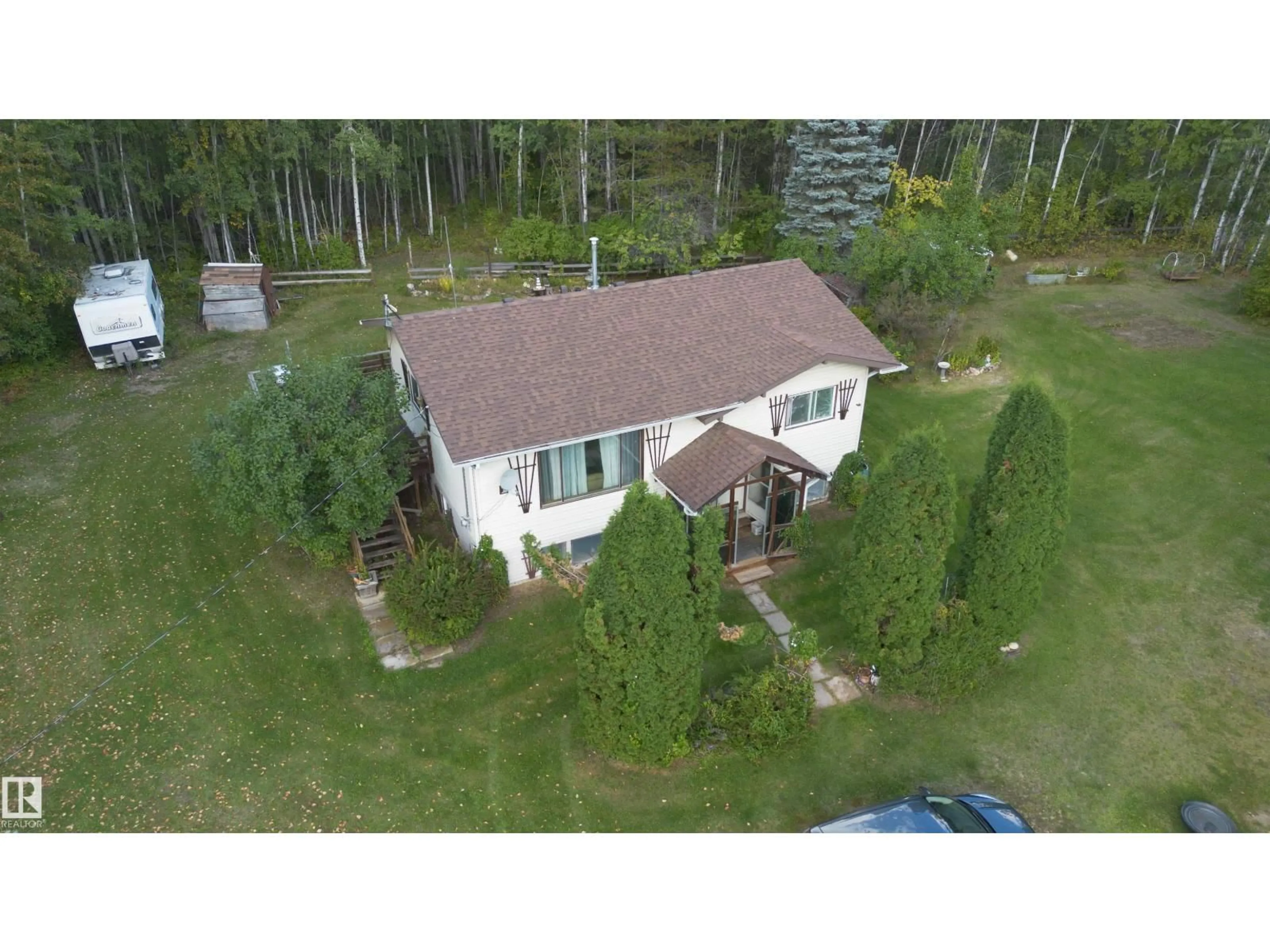 A pic from outside/outdoor area/front of a property/back of a property/a pic from drone, building for 14060 TOWNSHIP ROAD 650, Rural Lesser Slave River M.D. Alberta T0G0Y0