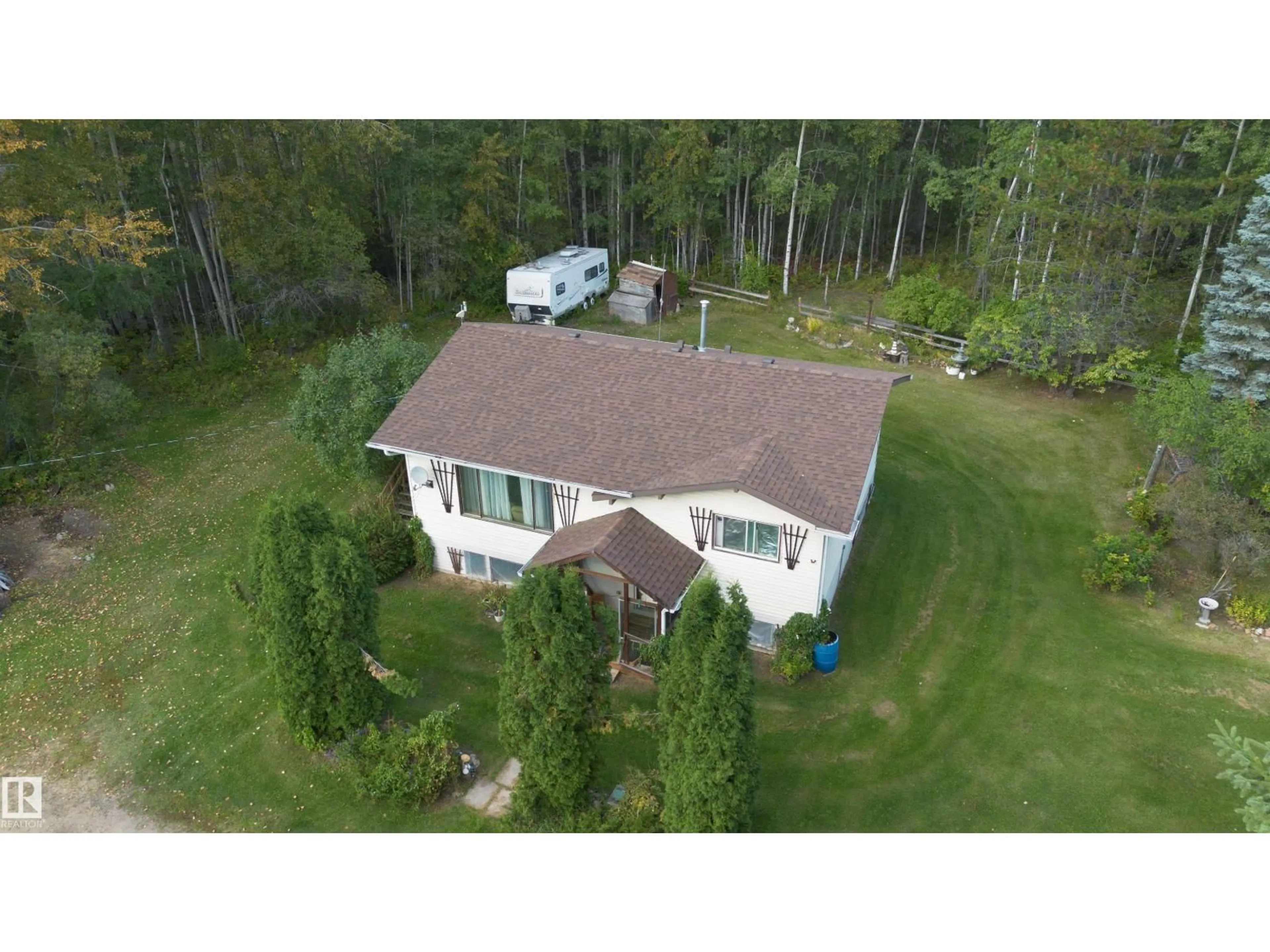 A pic from outside/outdoor area/front of a property/back of a property/a pic from drone, unknown for 14060 TOWNSHIP ROAD 650, Rural Lesser Slave River M.D. Alberta T0G0Y0