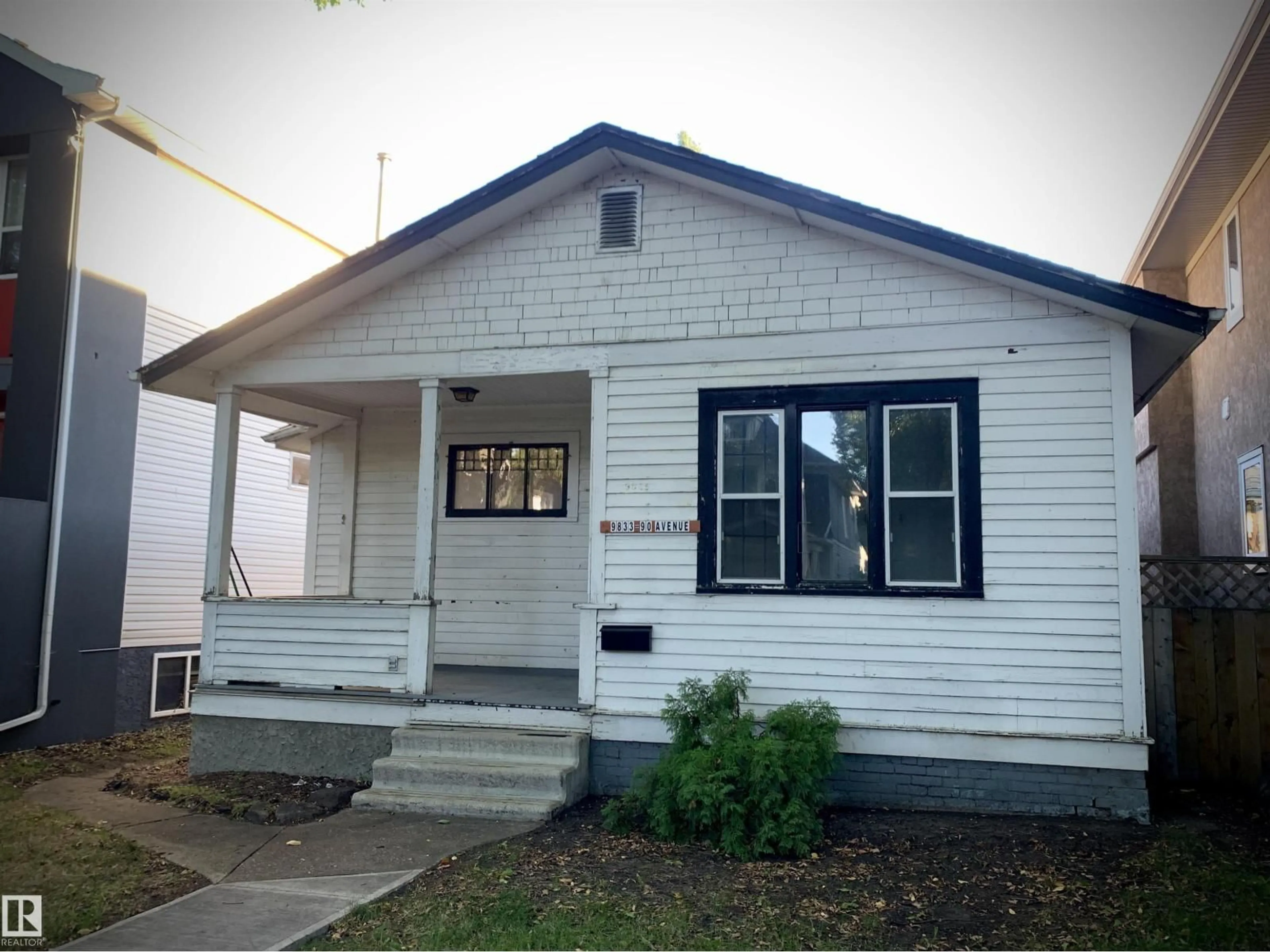 Home with vinyl exterior material, building for NW - 9833 90 AV, Edmonton Alberta T6E2T2