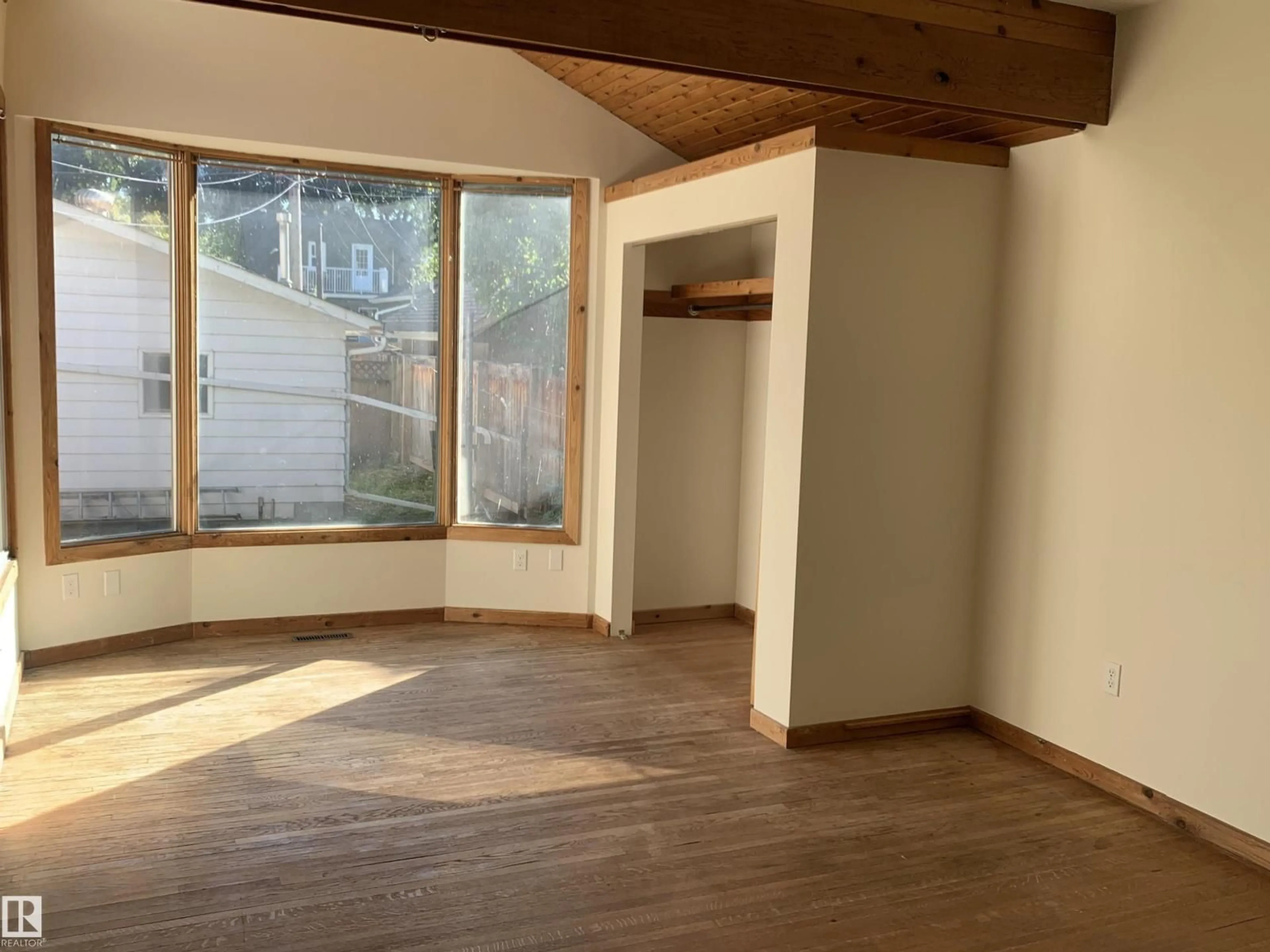 A pic of a room for NW - 9833 90 AV, Edmonton Alberta T6E2T2