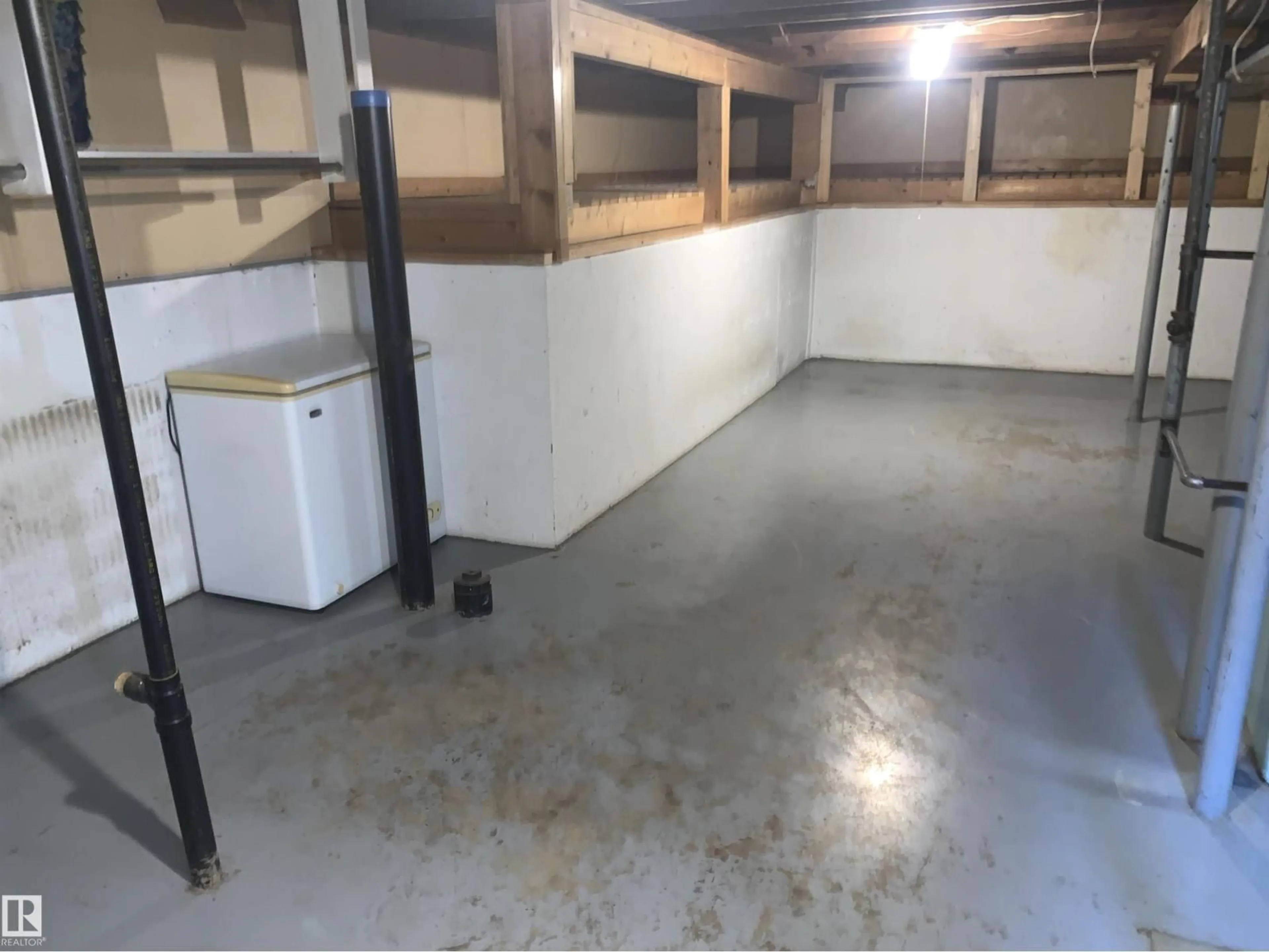 Unknown for NW - 9833 90 AV, Edmonton Alberta T6E2T2