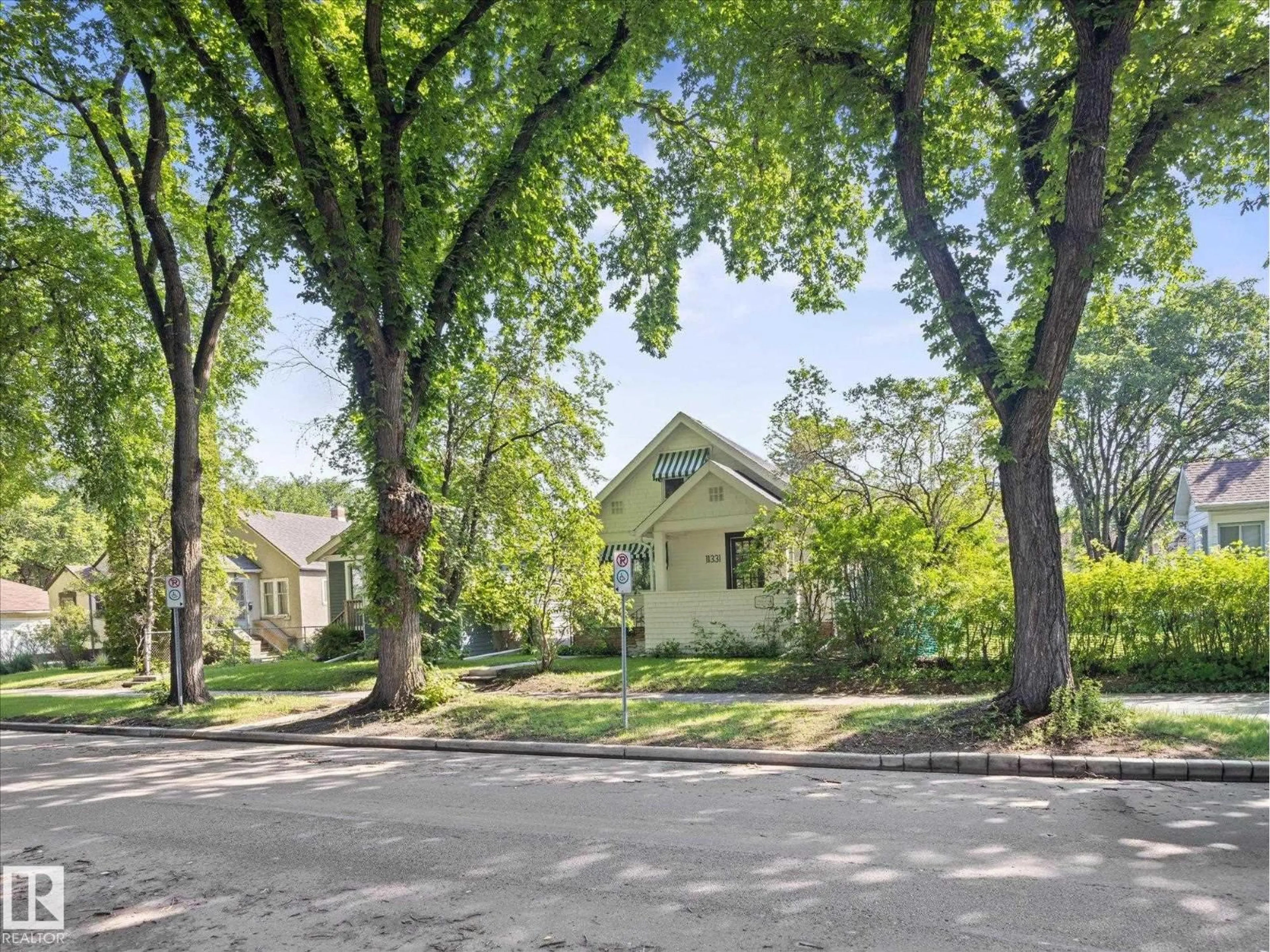A pic from outside/outdoor area/front of a property/back of a property/a pic from drone, street for NW - 11331 66 ST, Edmonton Alberta T5B1H5