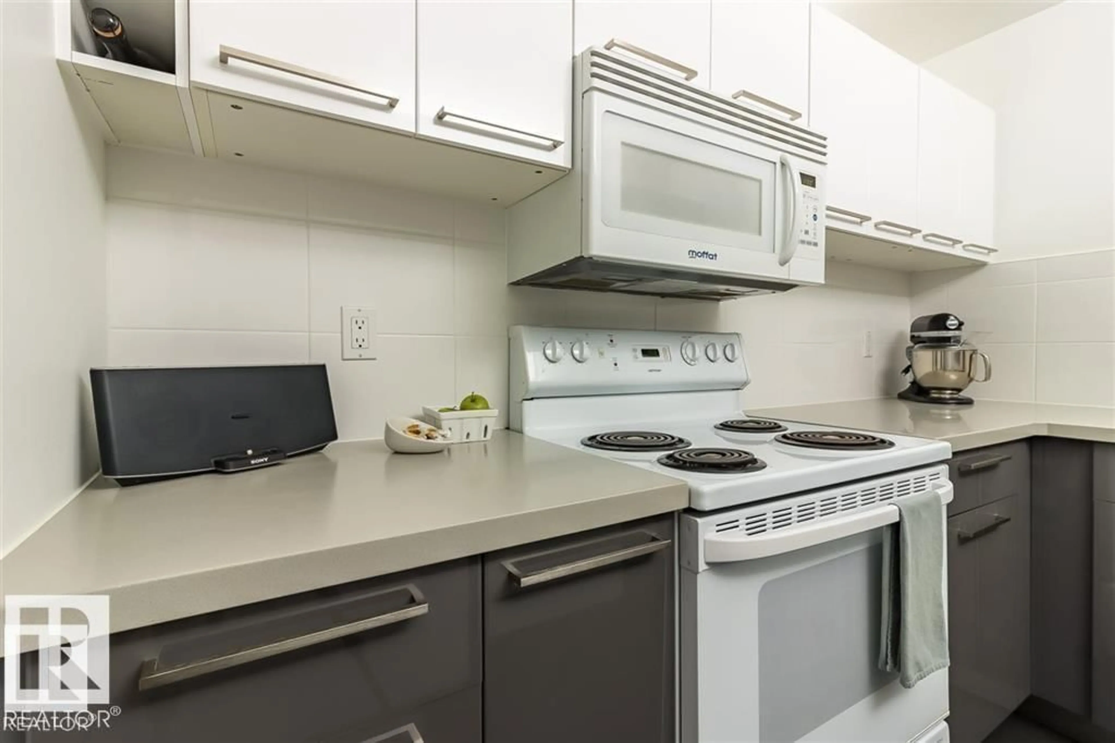 Standard kitchen, unknown for 207 - 10171 119 ST, Edmonton Alberta T5K1Z1