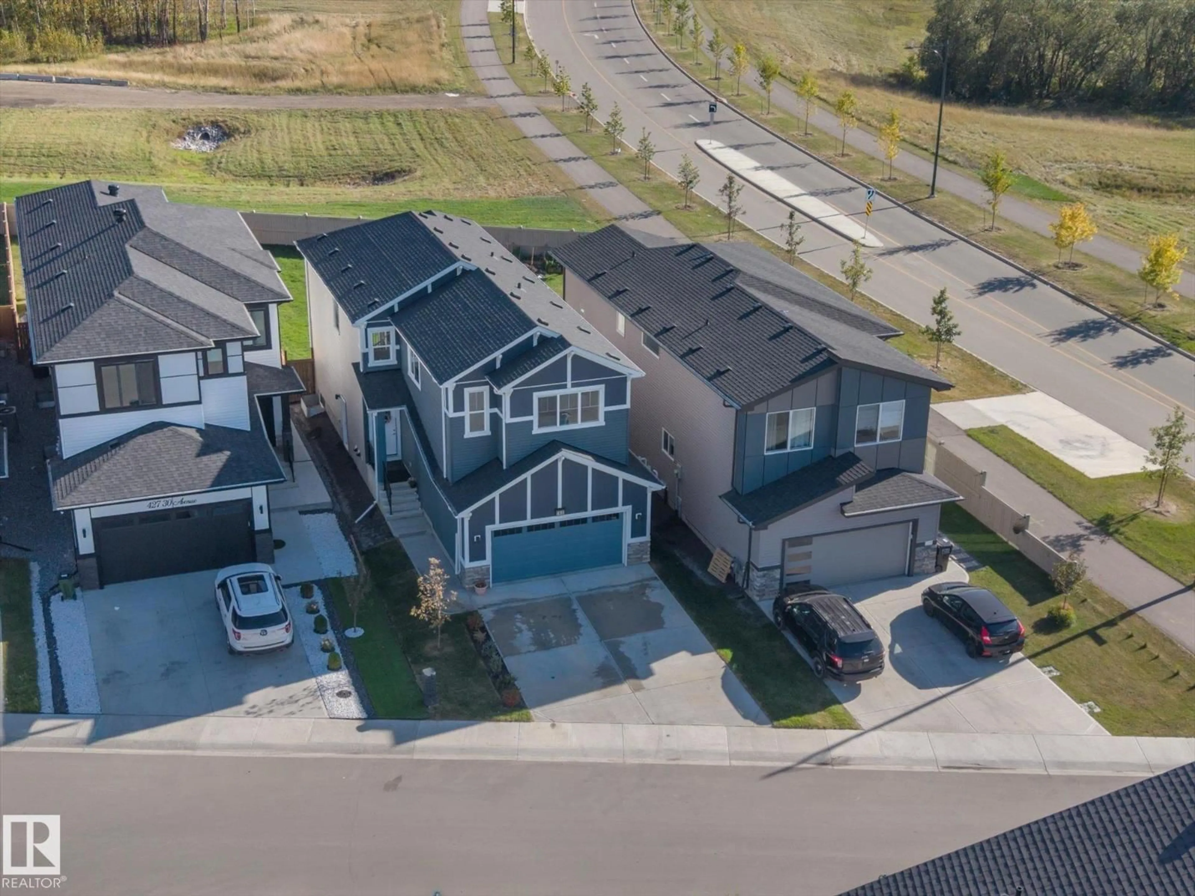 A pic from outside/outdoor area/front of a property/back of a property/a pic from drone, street for 431 30 AV, Edmonton Alberta T6T2V7
