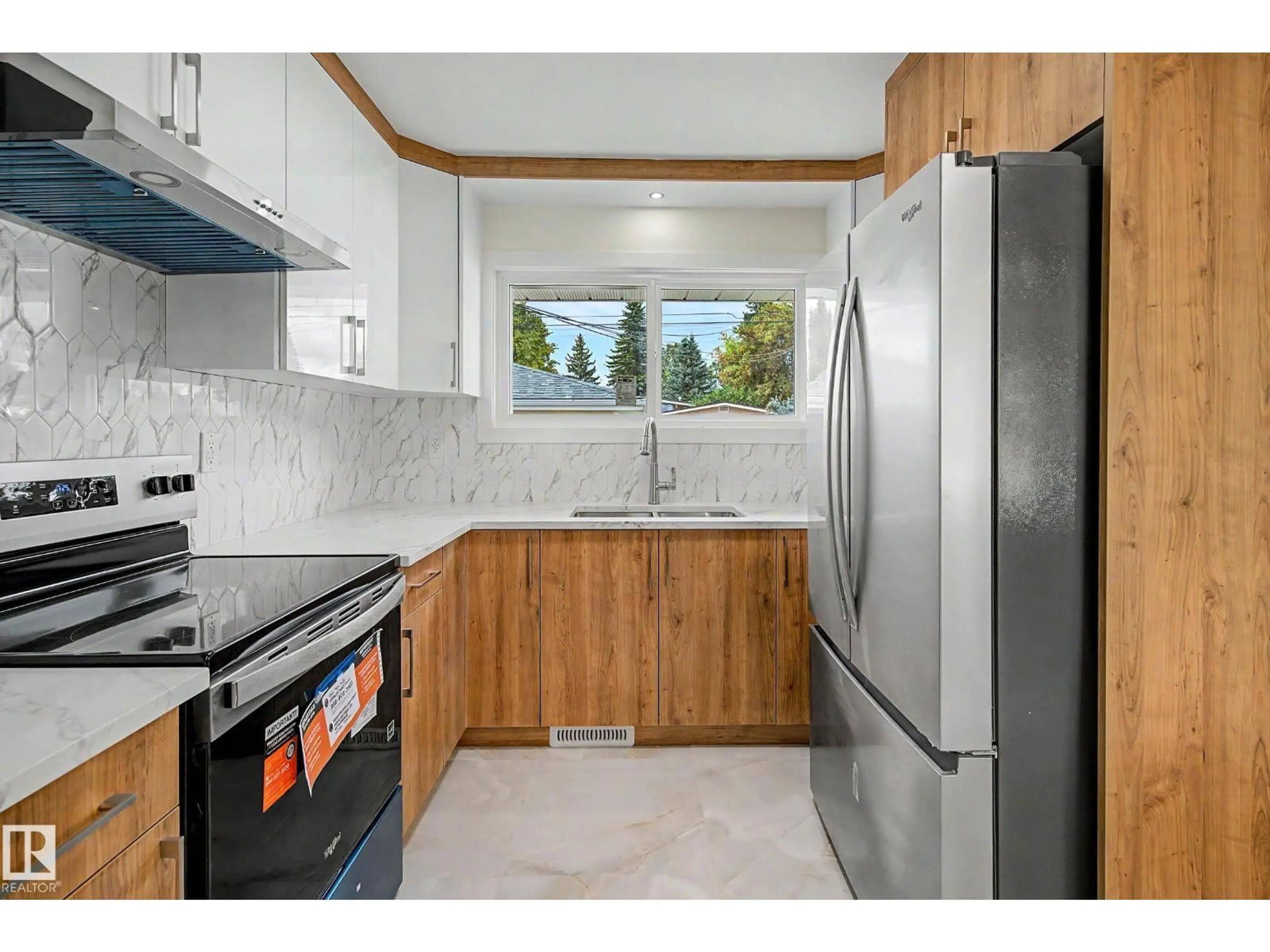 Standard kitchen, unknown for 5707 90 AV, Edmonton Alberta T6B0P1