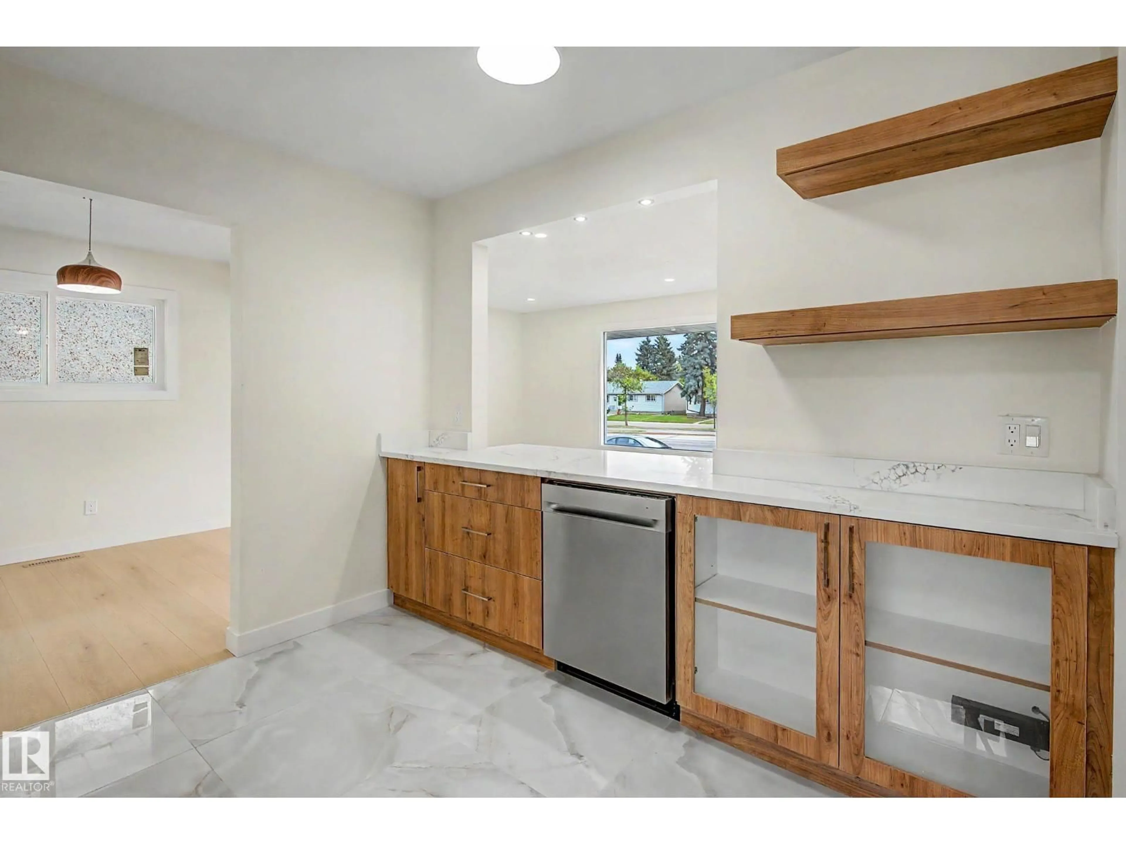 Standard kitchen, ceramic/tile floor for 5707 90 AV, Edmonton Alberta T6B0P1