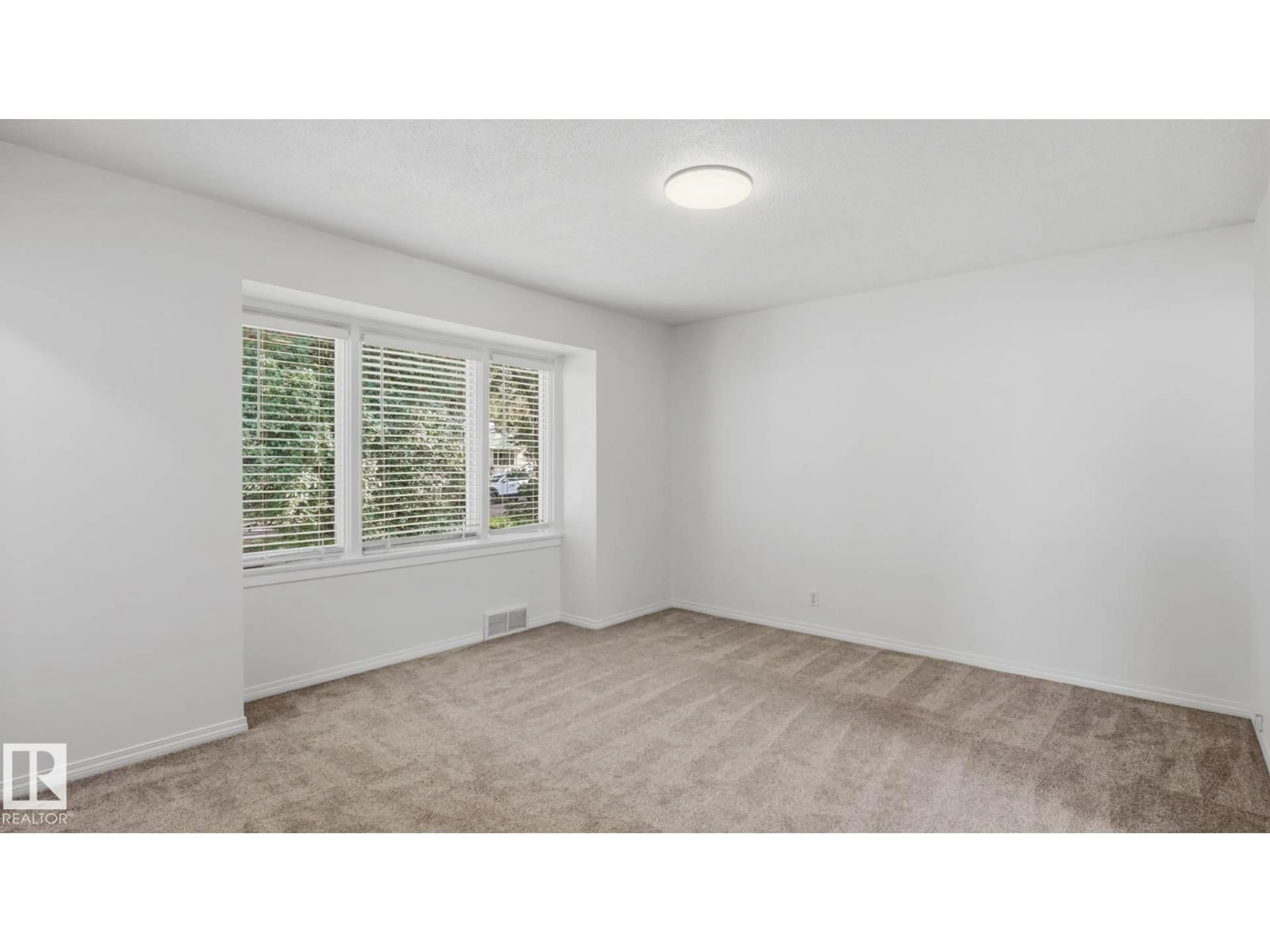 A pic of a room for 11836 62 ST, Edmonton Alberta T5W4C4