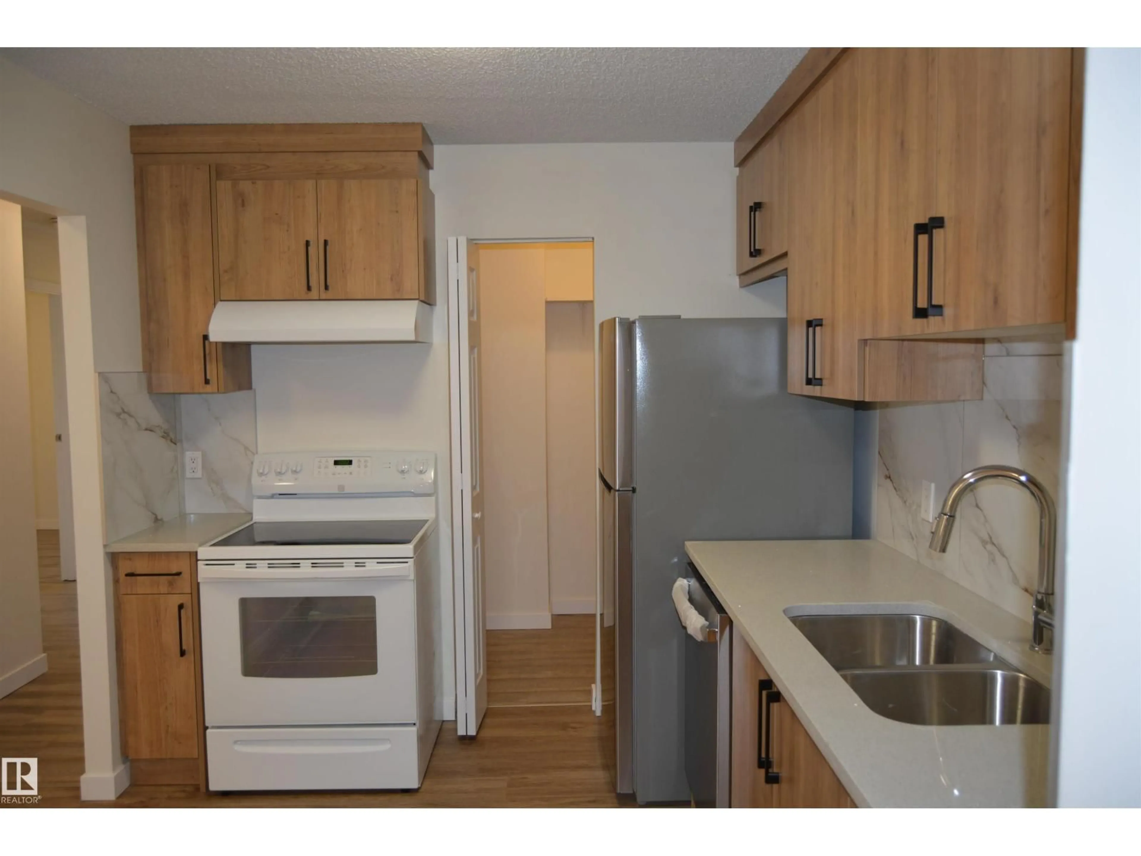 Standard kitchen, wood/laminate floor for 49 - 1503 MILL WOODS RD E, Edmonton Alberta T6L4C2