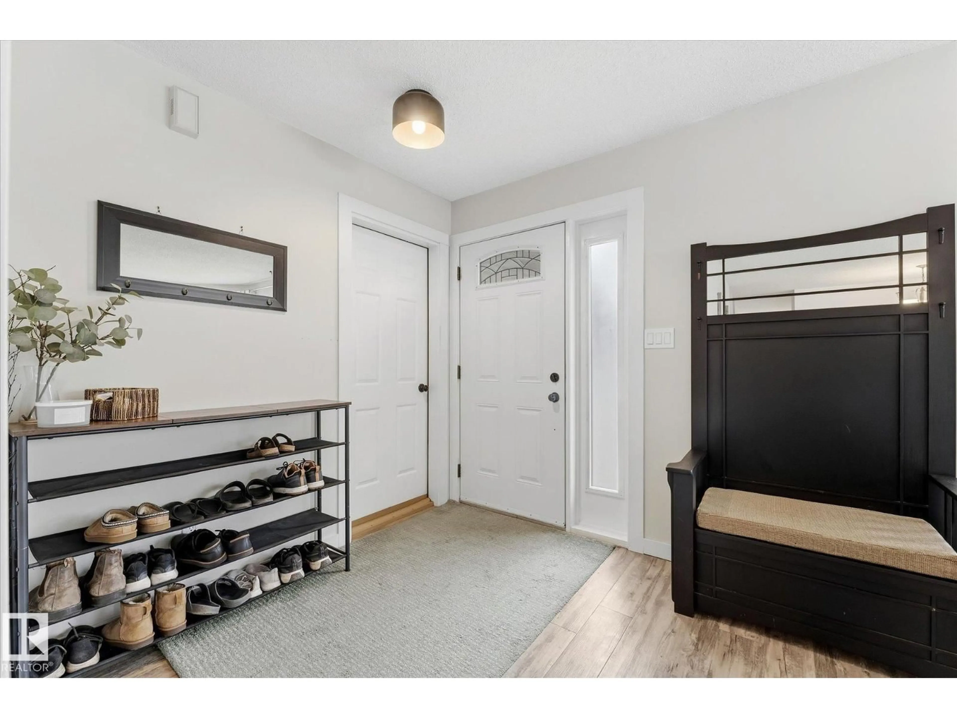 Indoor entryway for 11 WOODSIDE CR, Spruce Grove Alberta T7X3E5