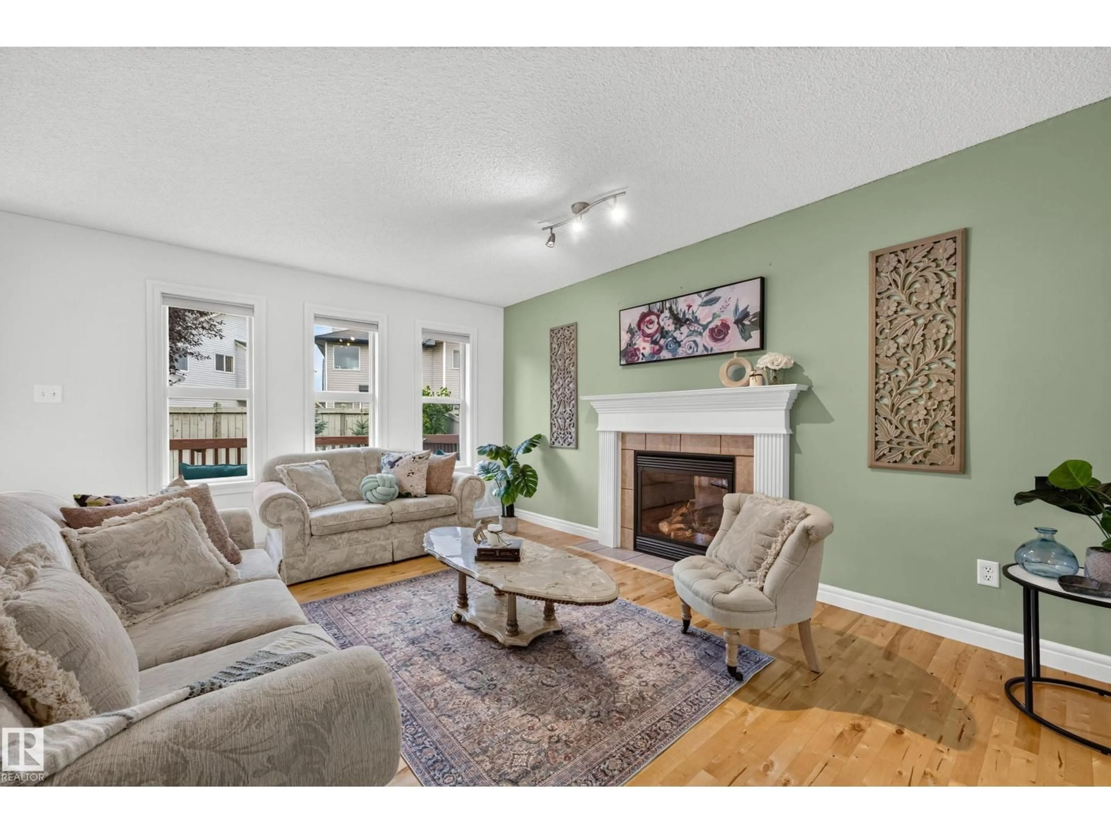 Living room with furniture, unknown for 984 RUTHERFORD RD, Edmonton Alberta T6W1W9