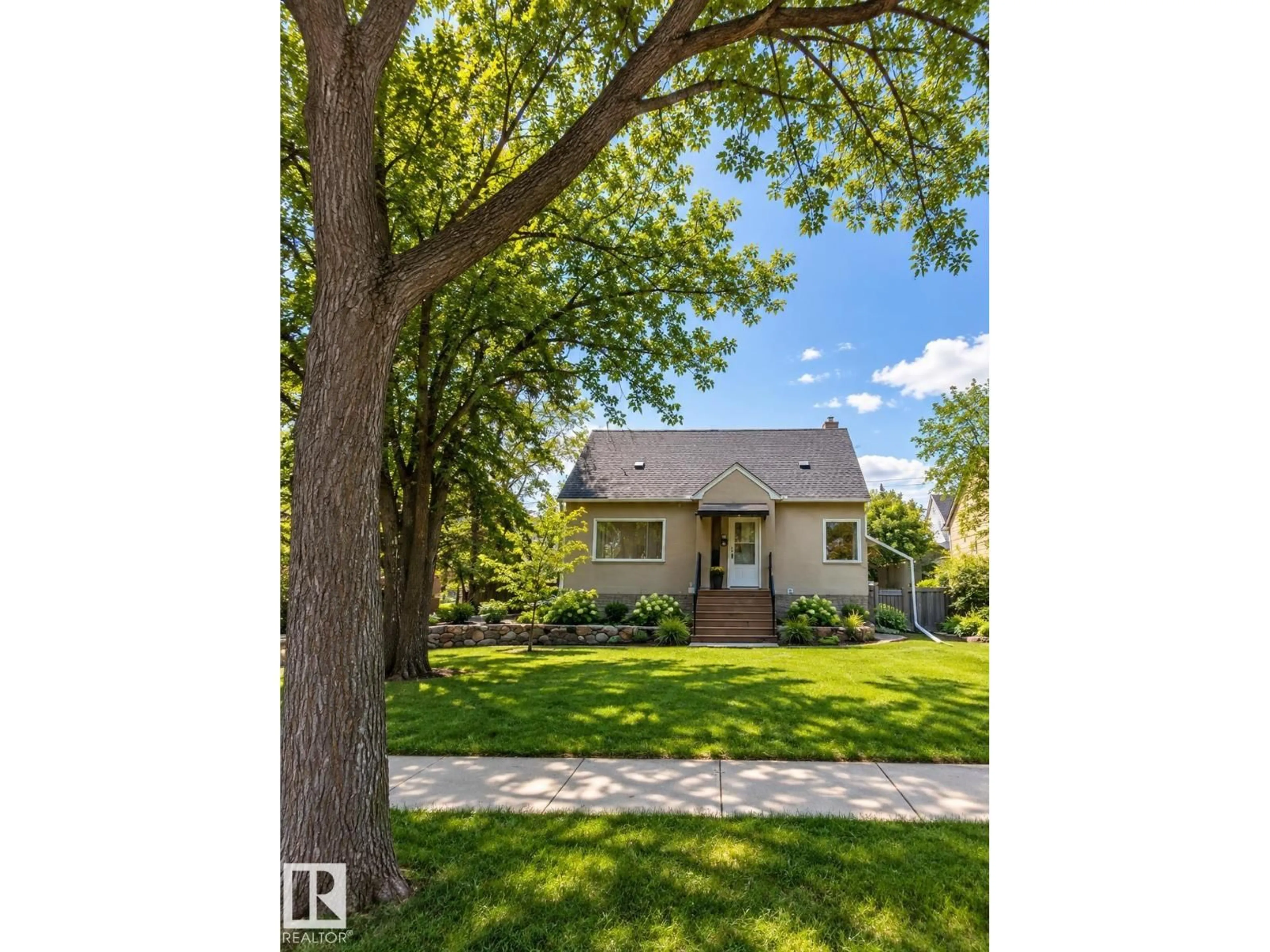 Home with vinyl exterior material, street for 6542 112A ST, Edmonton Alberta T6H4R3