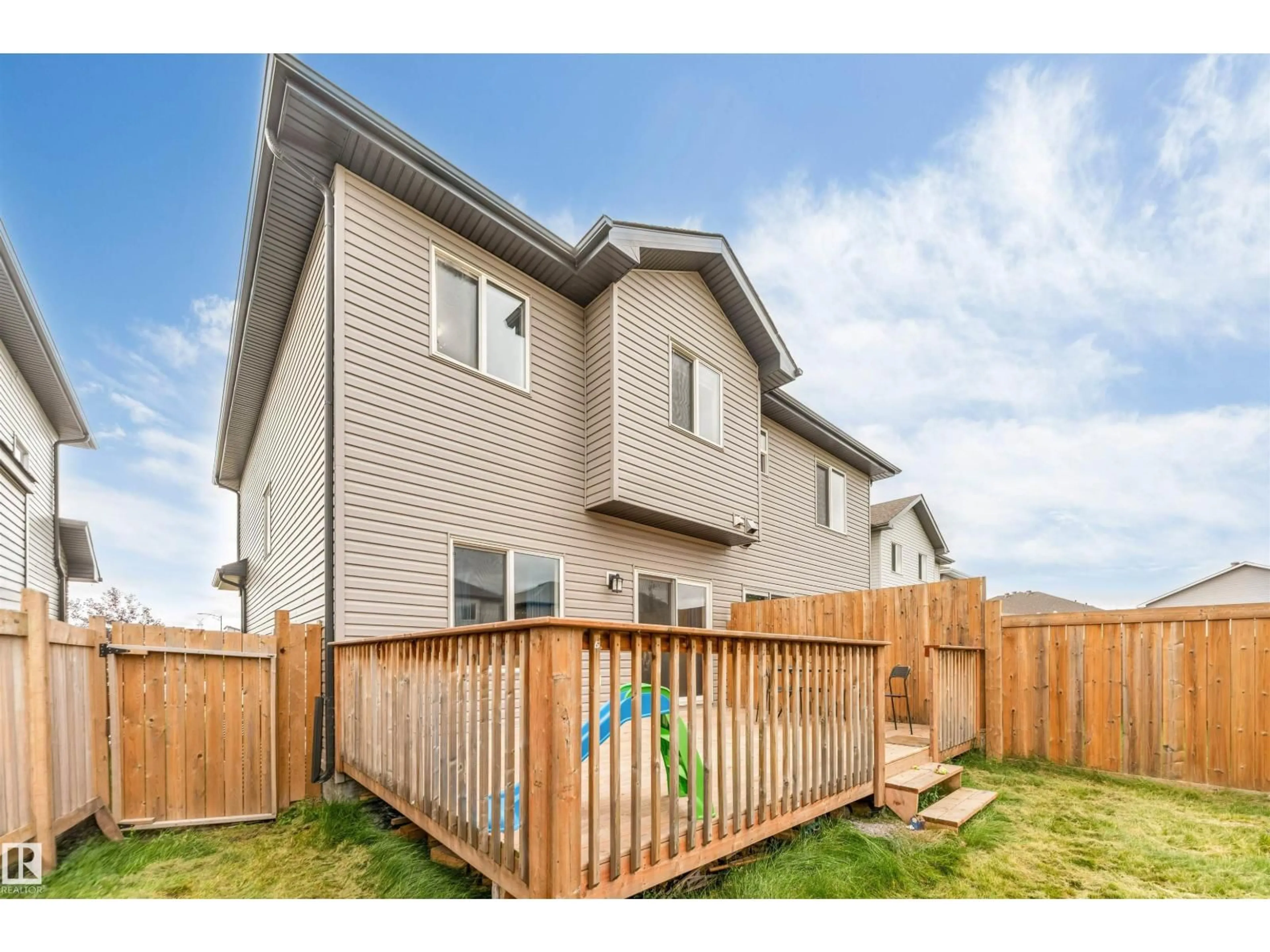 Home with vinyl exterior material, unknown for 2004 15 AV, Edmonton Alberta T6T2B6