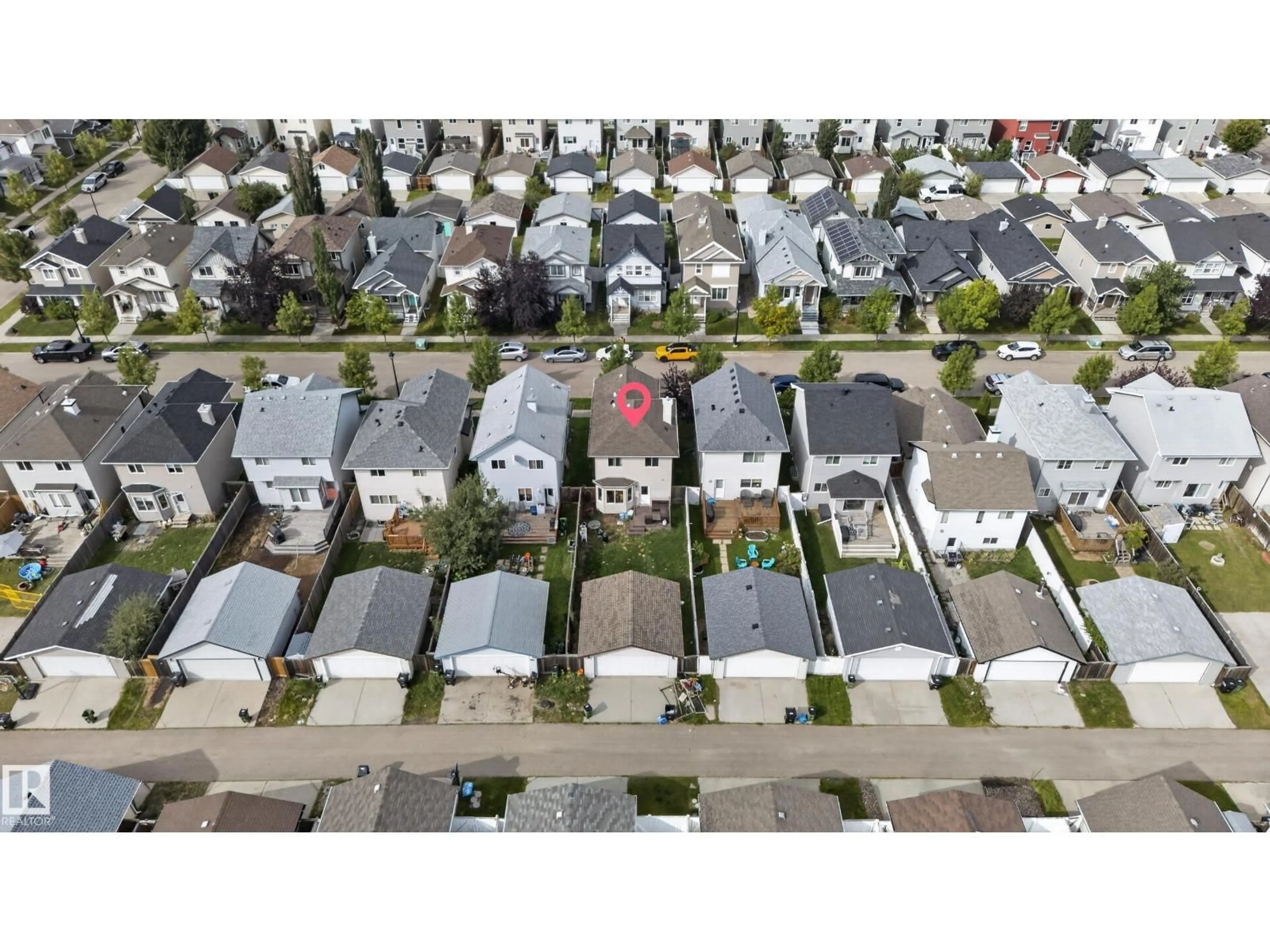 A pic from outside/outdoor area/front of a property/back of a property/a pic from drone, street for 7817 SCHMID PL, Edmonton Alberta T6R0K8