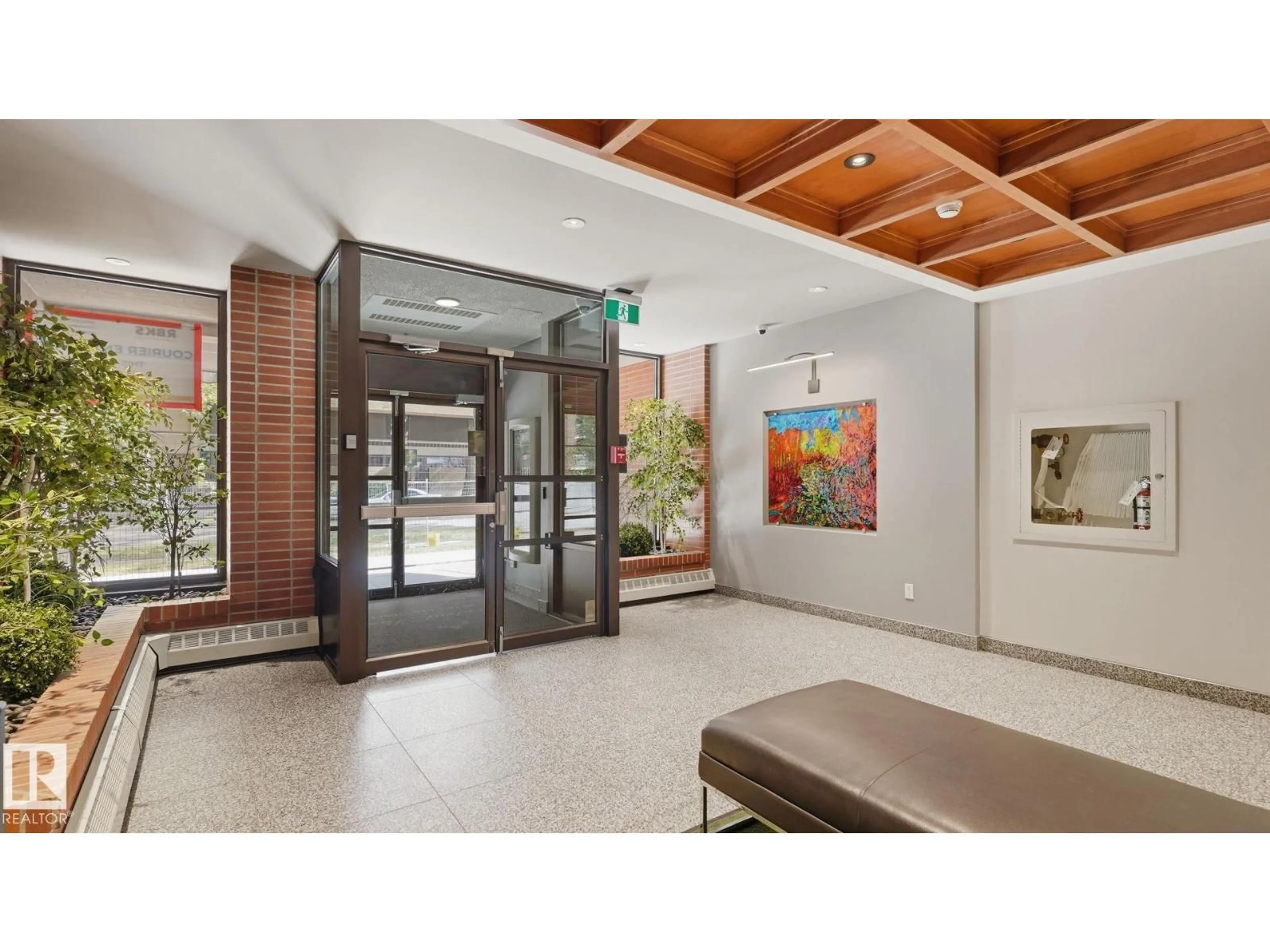 Indoor foyer for 9916 - 1803 113 ST, Edmonton Alberta T5K2N3