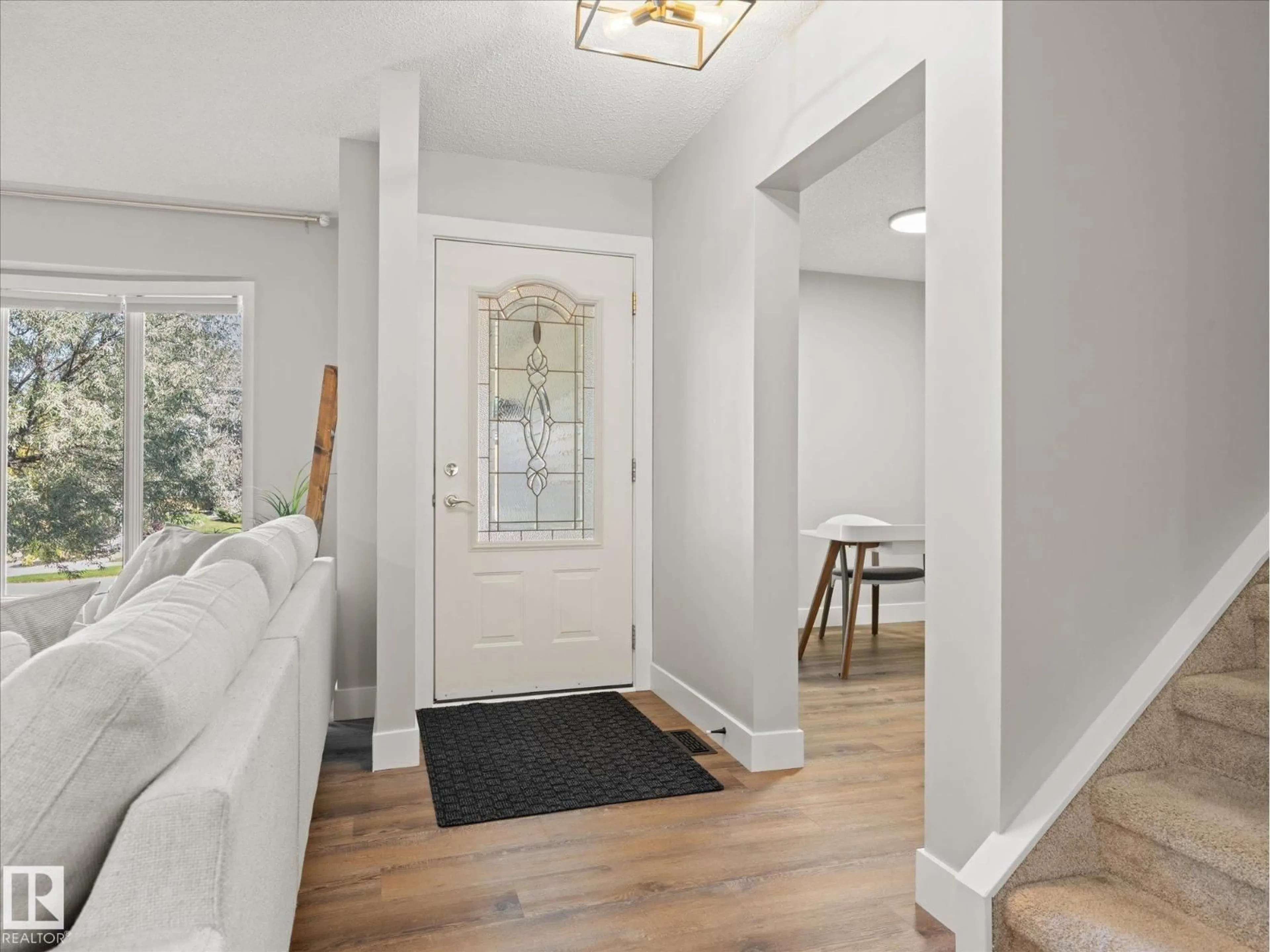 Indoor entryway for 15 WILLOUGHBY DR, St. Albert Alberta T8N4E5