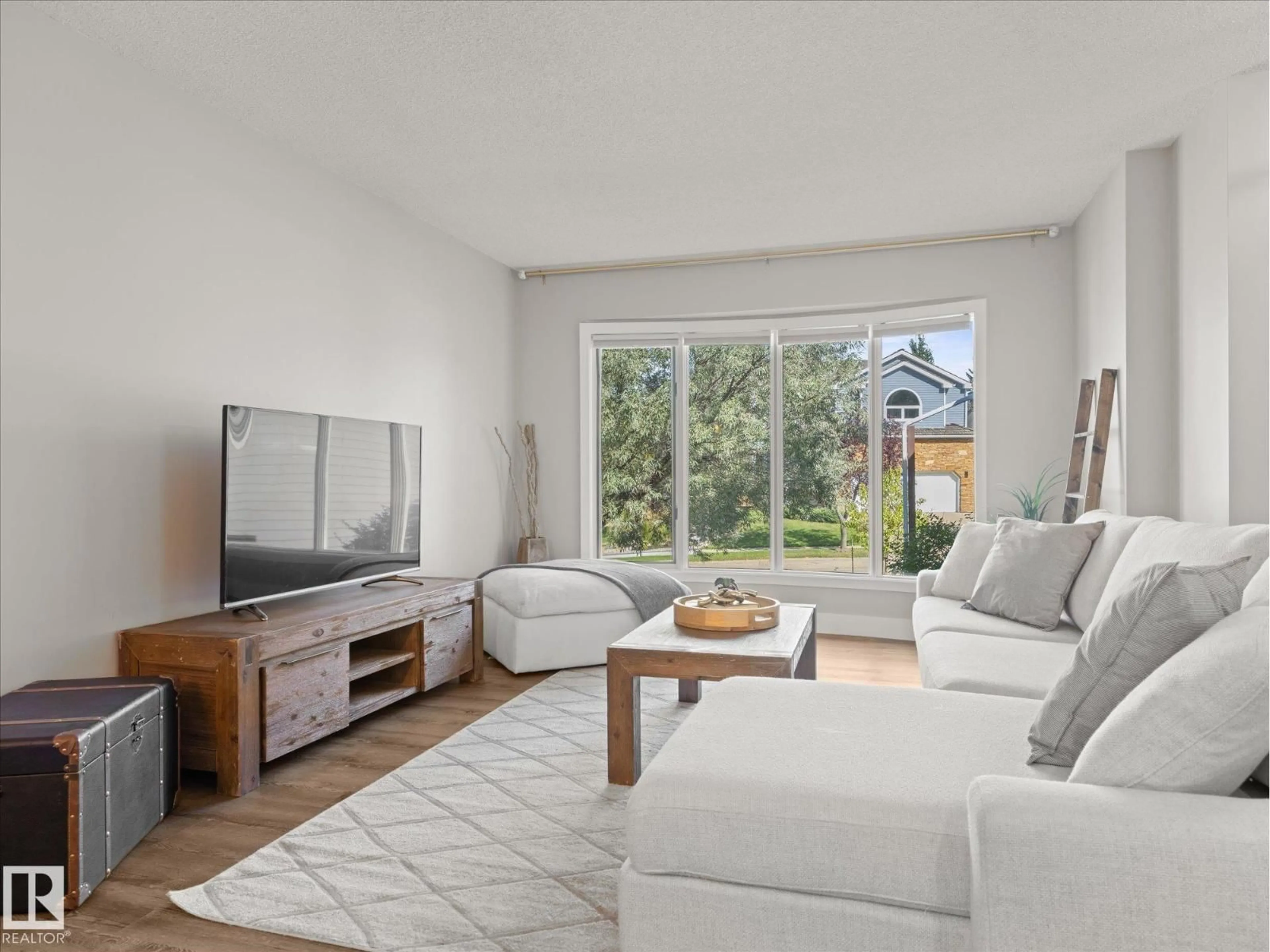 Living room with furniture, unknown for 15 WILLOUGHBY DR, St. Albert Alberta T8N4E5