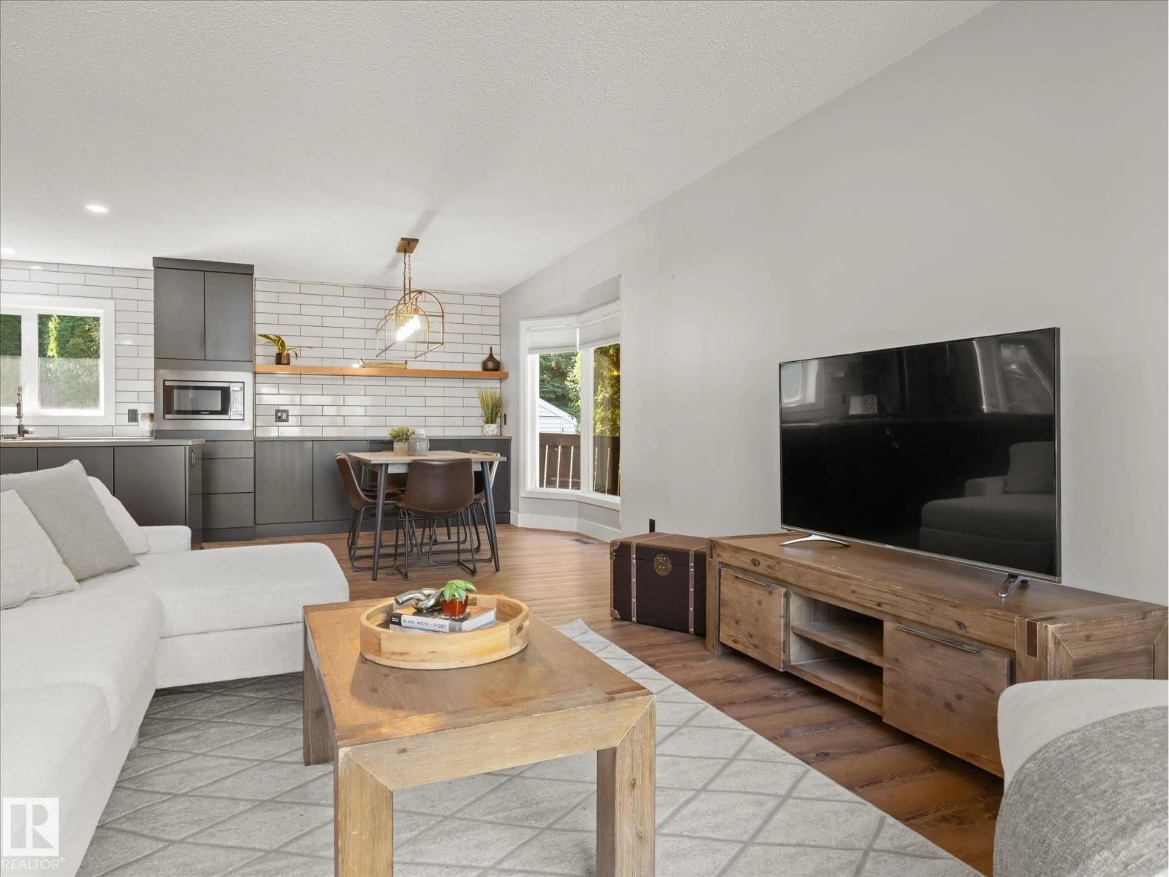 Living room with furniture, unknown for 15 WILLOUGHBY DR, St. Albert Alberta T8N4E5