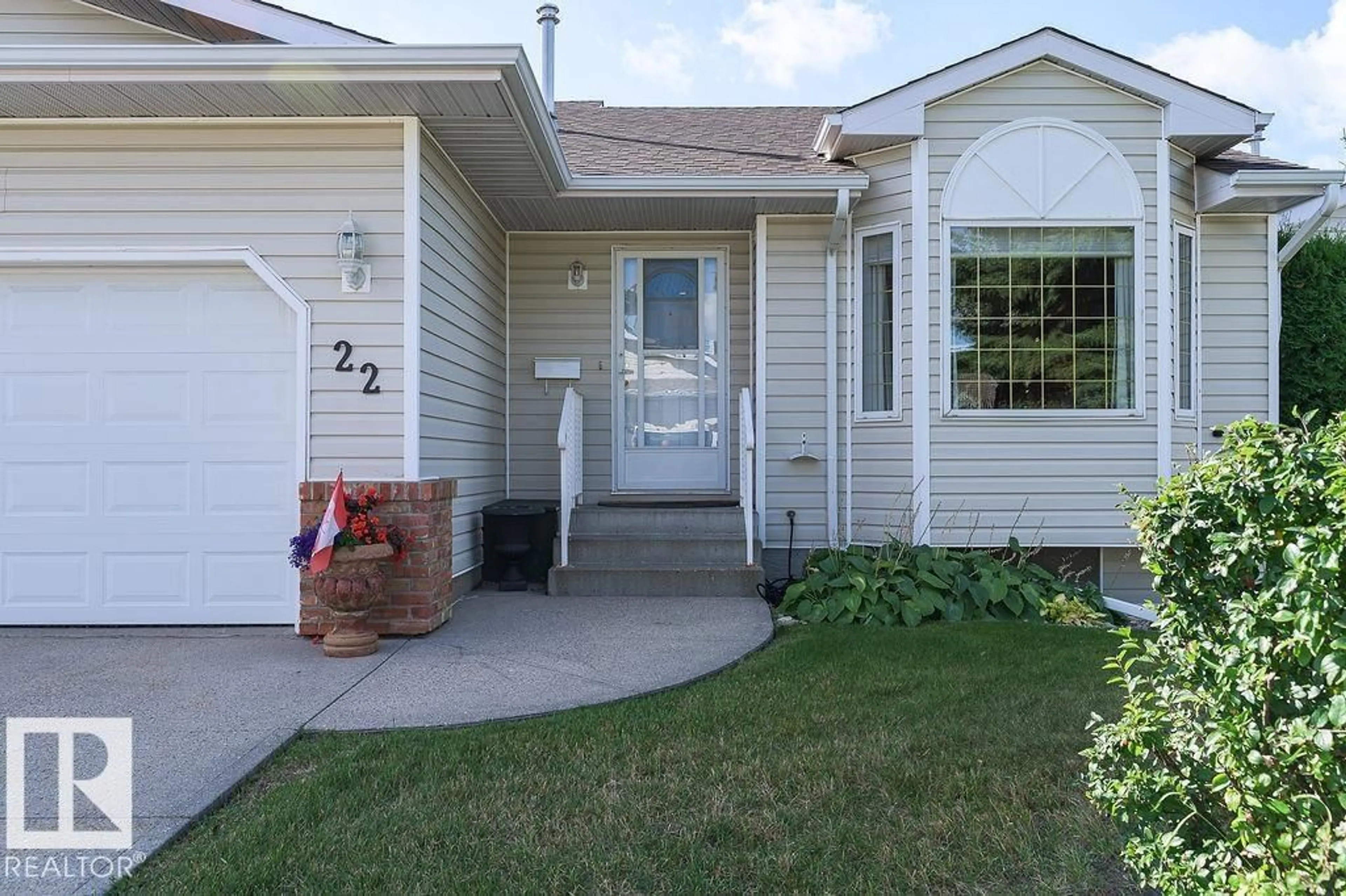 Home with vinyl exterior material, street for 7 - 22 CRANFORD WY, Sherwood Park Alberta T8H5W5