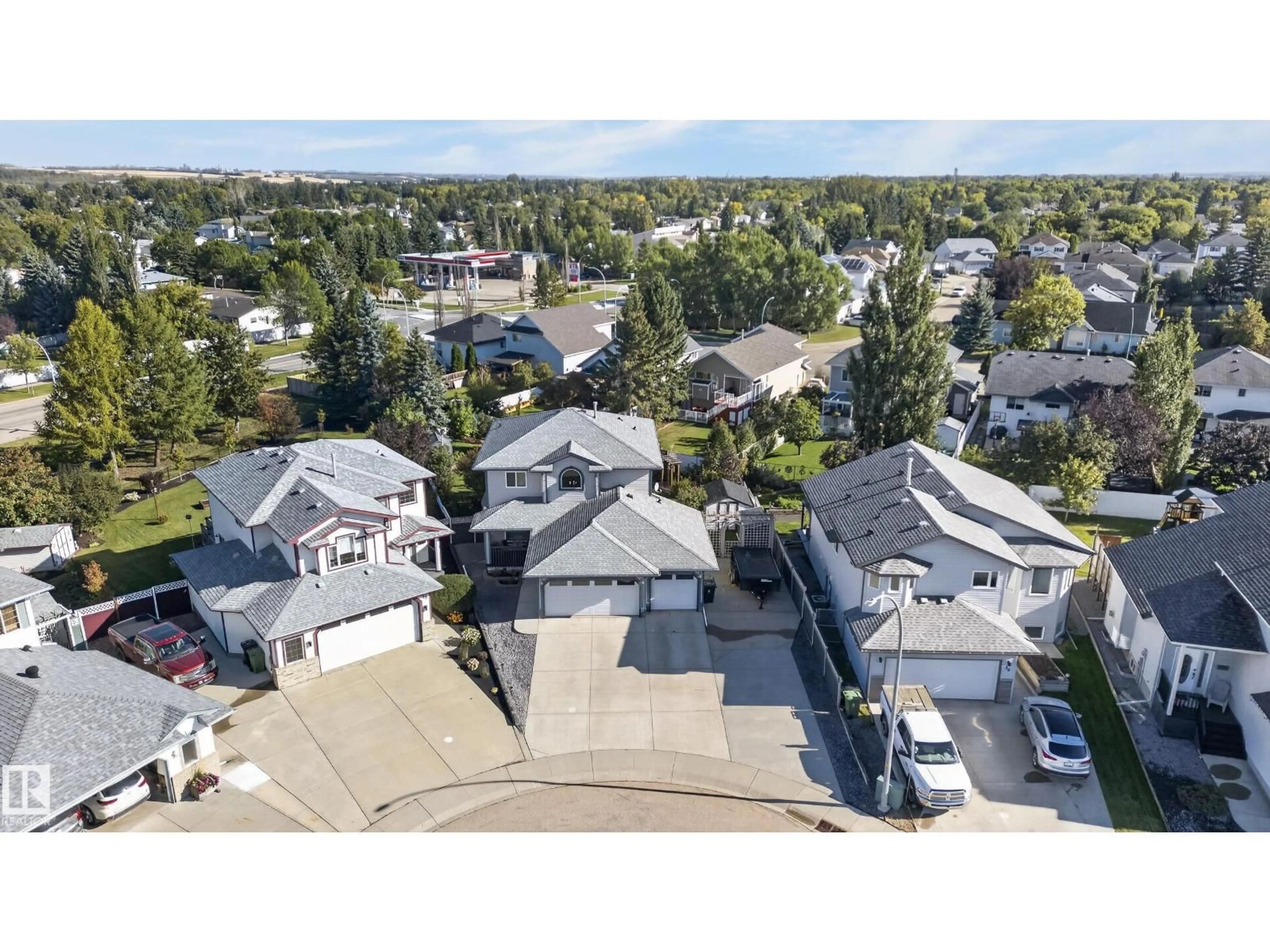 A pic from outside/outdoor area/front of a property/back of a property/a pic from drone, street for 42 WESTWOOD WD, Fort Saskatchewan Alberta T8L4L3