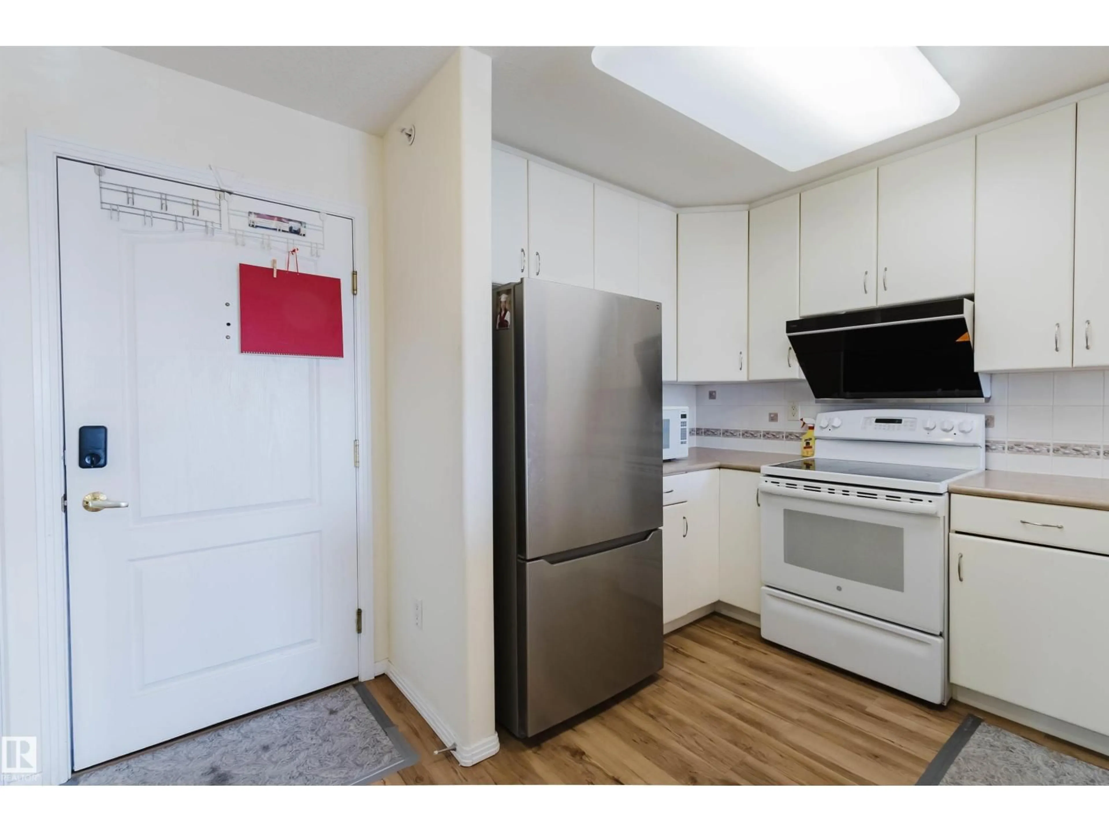 Standard kitchen, unknown for 405 - 8922 156 ST NW, Edmonton Alberta T5R5Z3