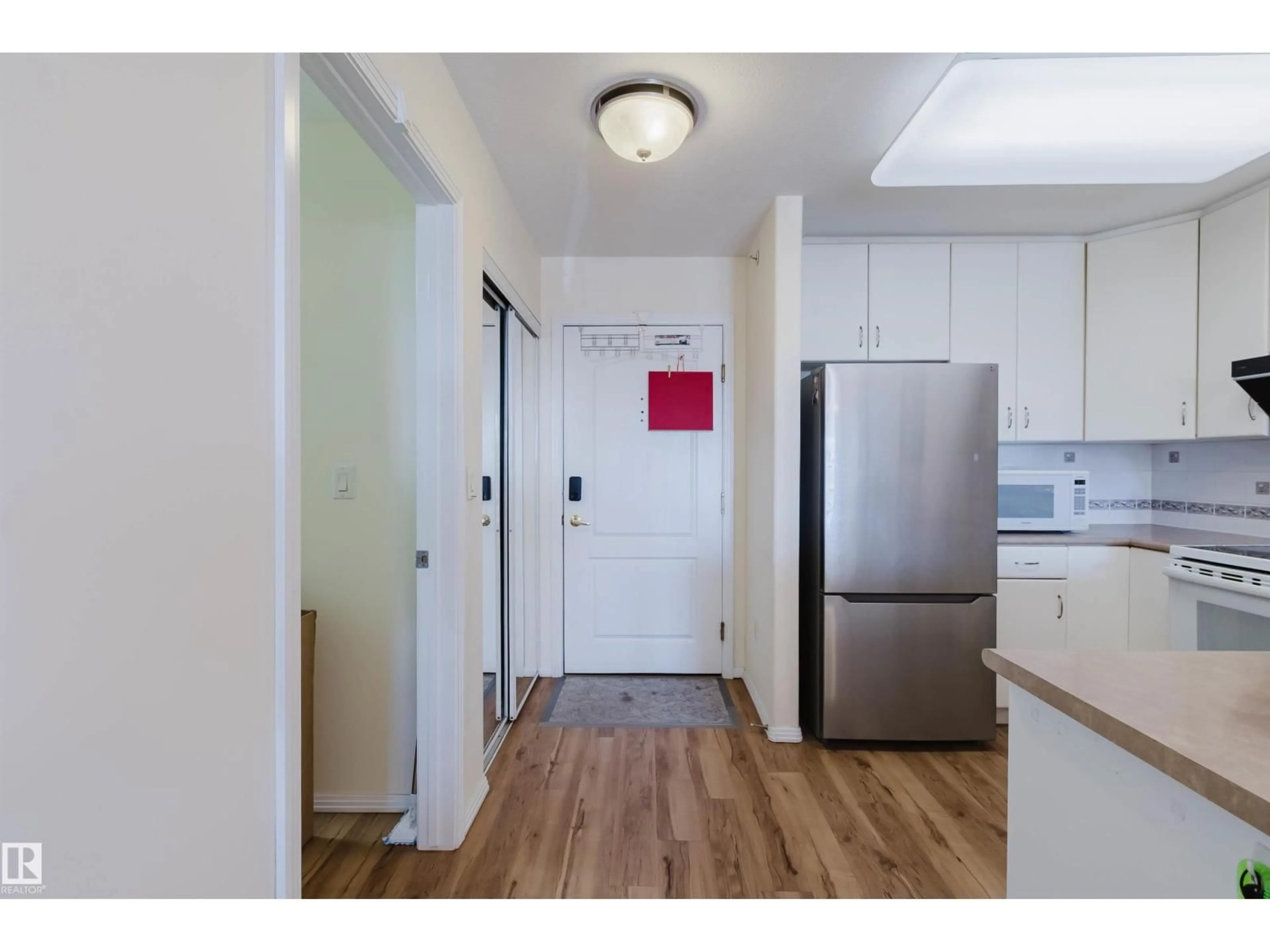 Standard kitchen, unknown for 405 - 8922 156 ST NW, Edmonton Alberta T5R5Z3