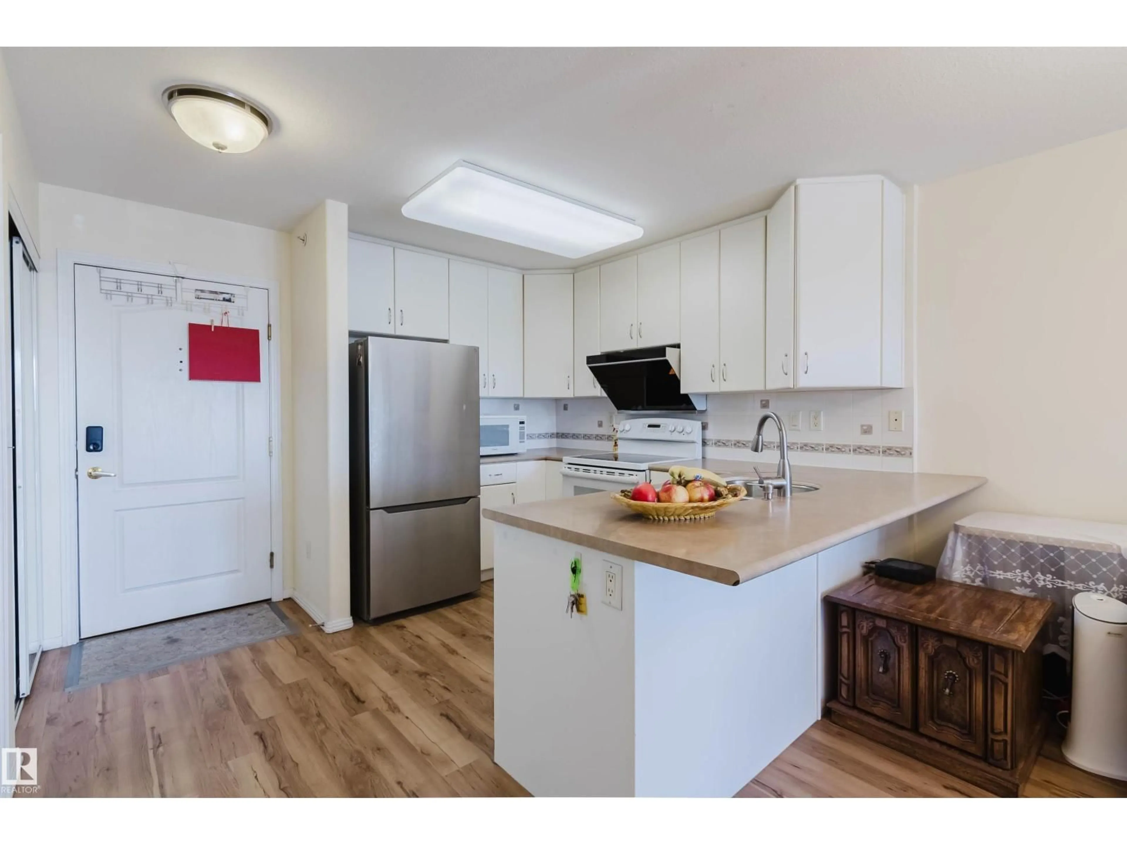 Standard kitchen, unknown for 405 - 8922 156 ST NW, Edmonton Alberta T5R5Z3