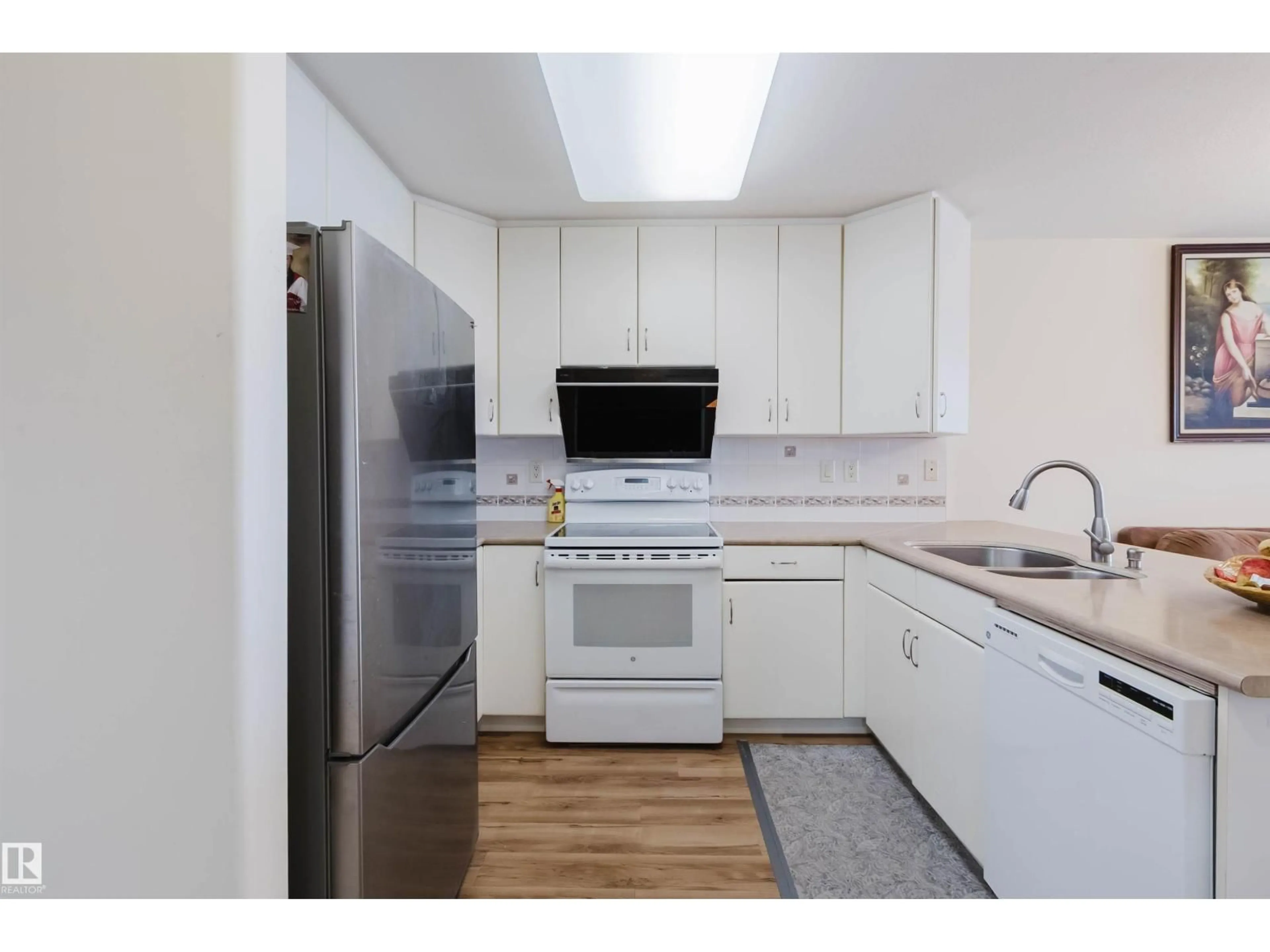 Standard kitchen, unknown for 405 - 8922 156 ST NW, Edmonton Alberta T5R5Z3
