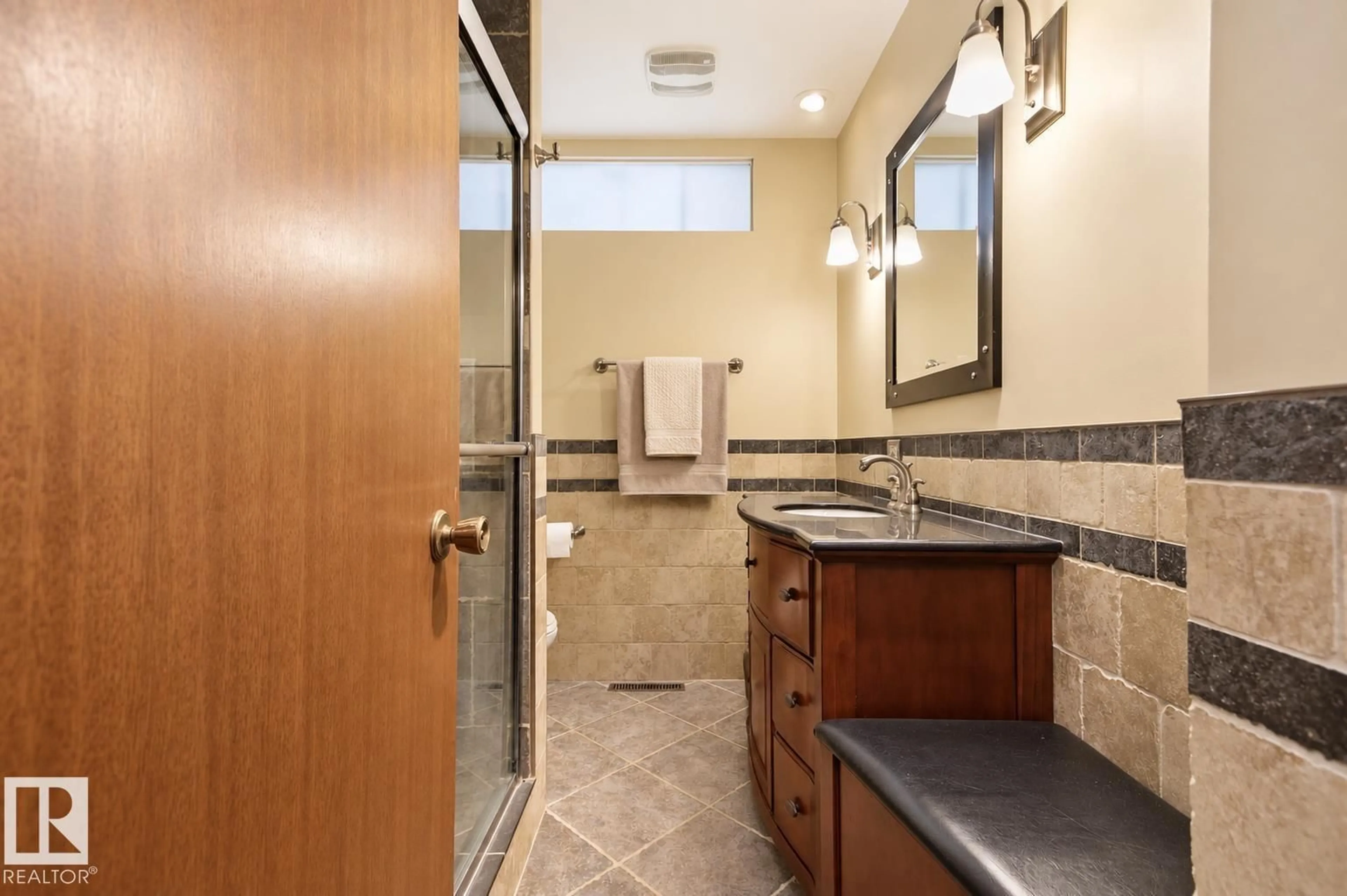 Contemporary bathroom, ceramic/tile floor for 1006 LUEDERS CR, Sherwood Park Alberta T8A1A9