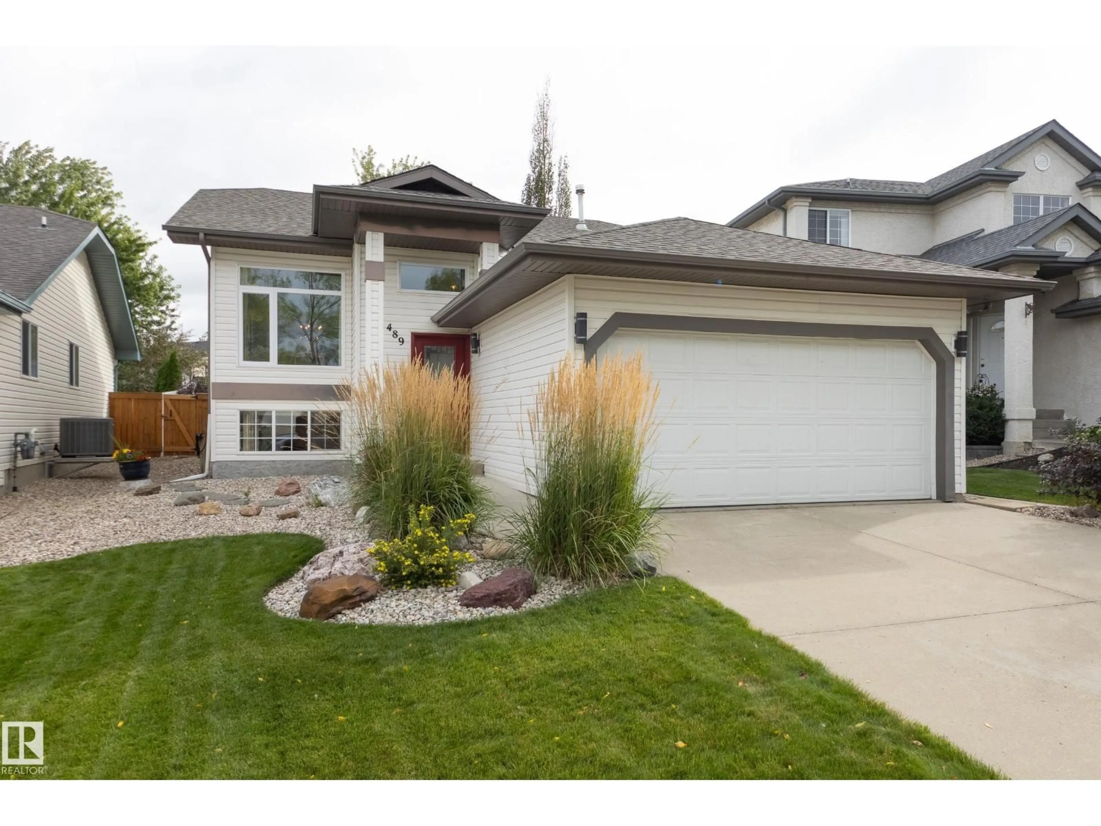 Home with vinyl exterior material, street for 489 RAINBOW CR, Sherwood Park Alberta T8A5T6