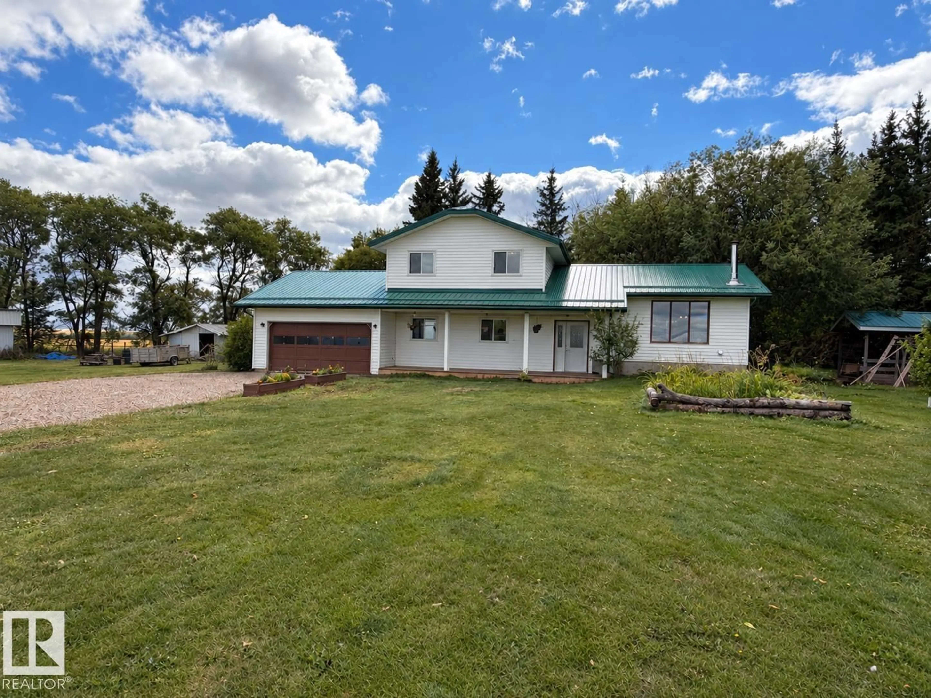 A pic from outside/outdoor area/front of a property/back of a property/a pic from drone, unknown for 50279 RGE RD 274, Rural Leduc County Alberta T0C0V0