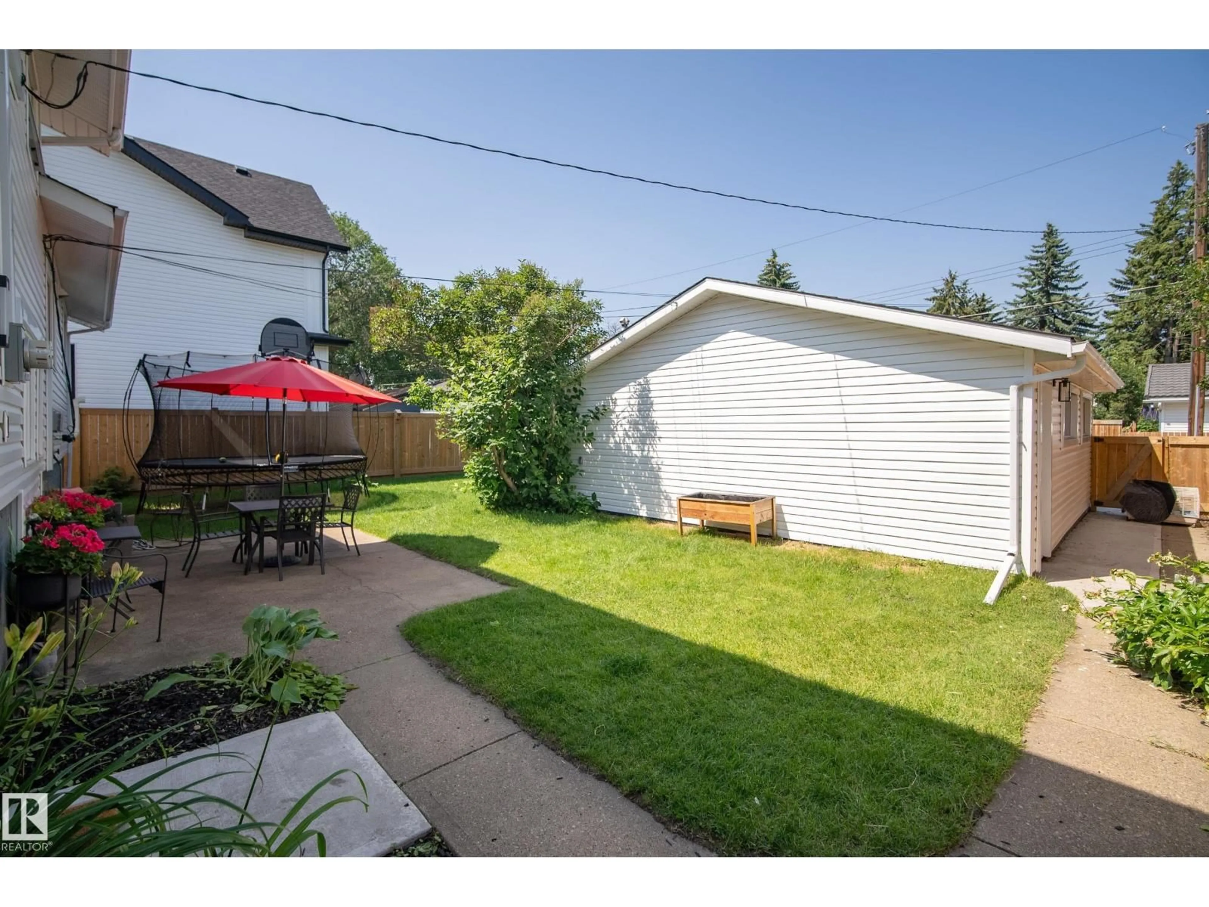 Patio, street for NW - 14616 88 AV, Edmonton Alberta T5R4J8