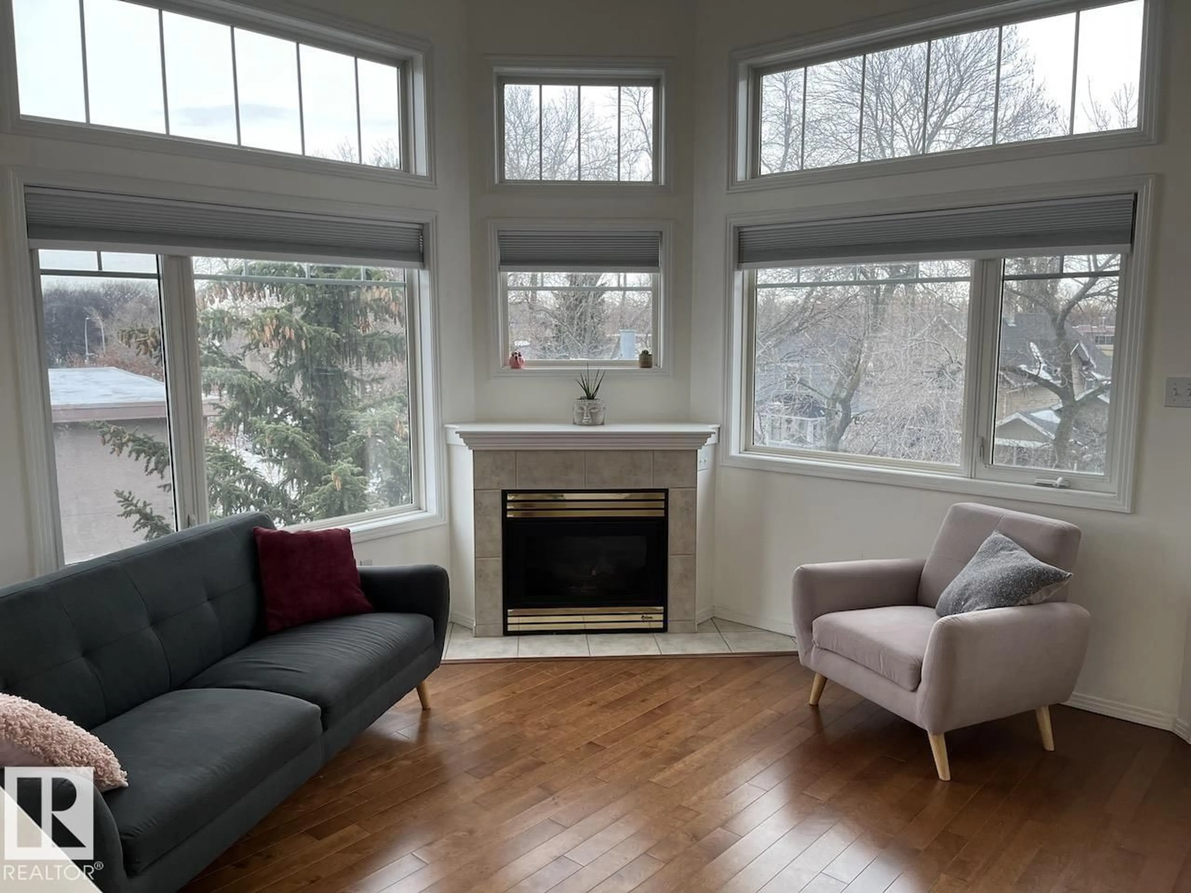 Living room with furniture, wood/laminate floor for #402 - 8909 100 ST, Edmonton Alberta T6E6T4