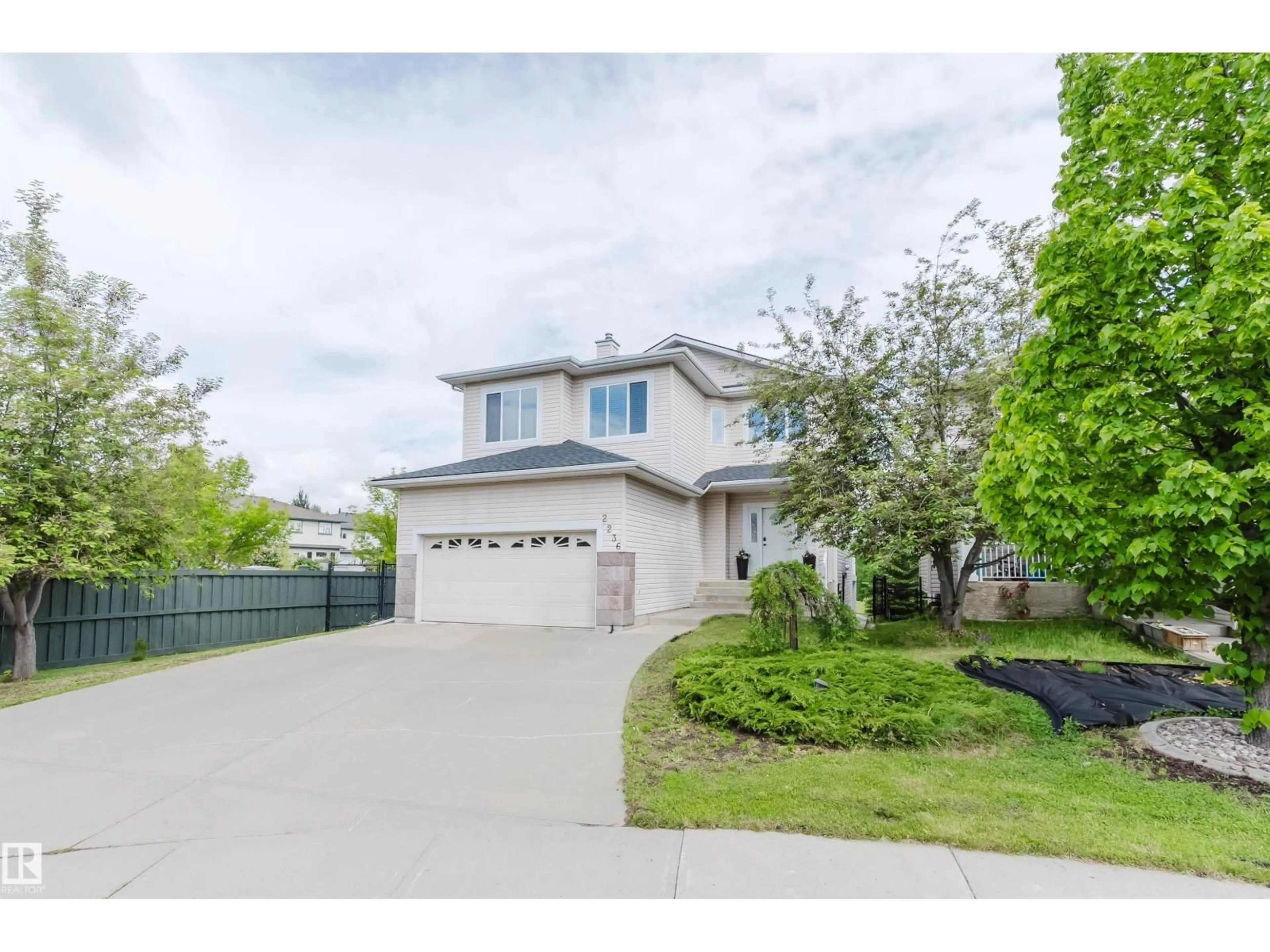 A pic from outside/outdoor area/front of a property/back of a property/a pic from drone, street for 2236 GARNETT CO NW, Edmonton Alberta T5T6S6