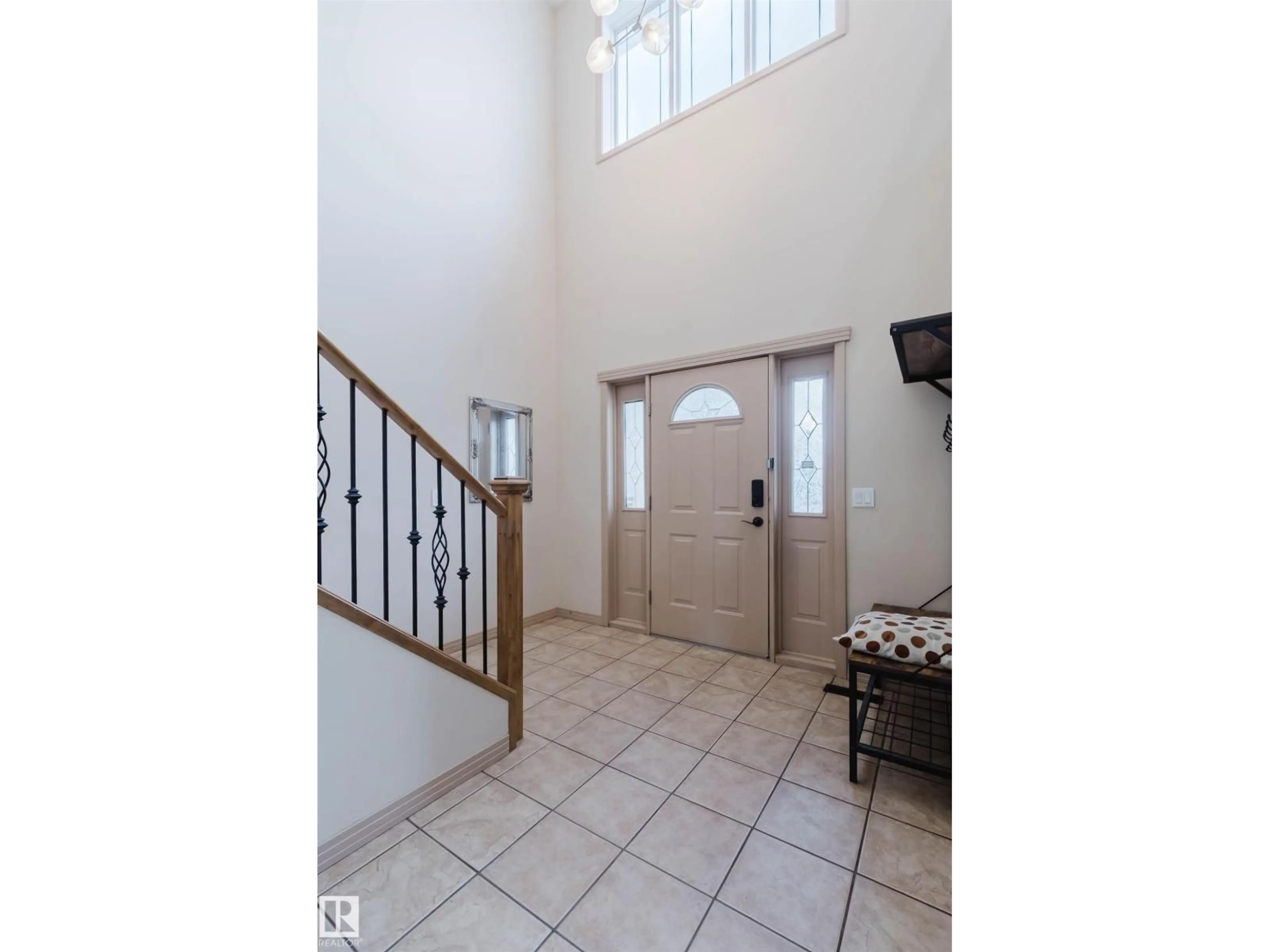 Indoor foyer for 2236 GARNETT CO NW, Edmonton Alberta T5T6S6