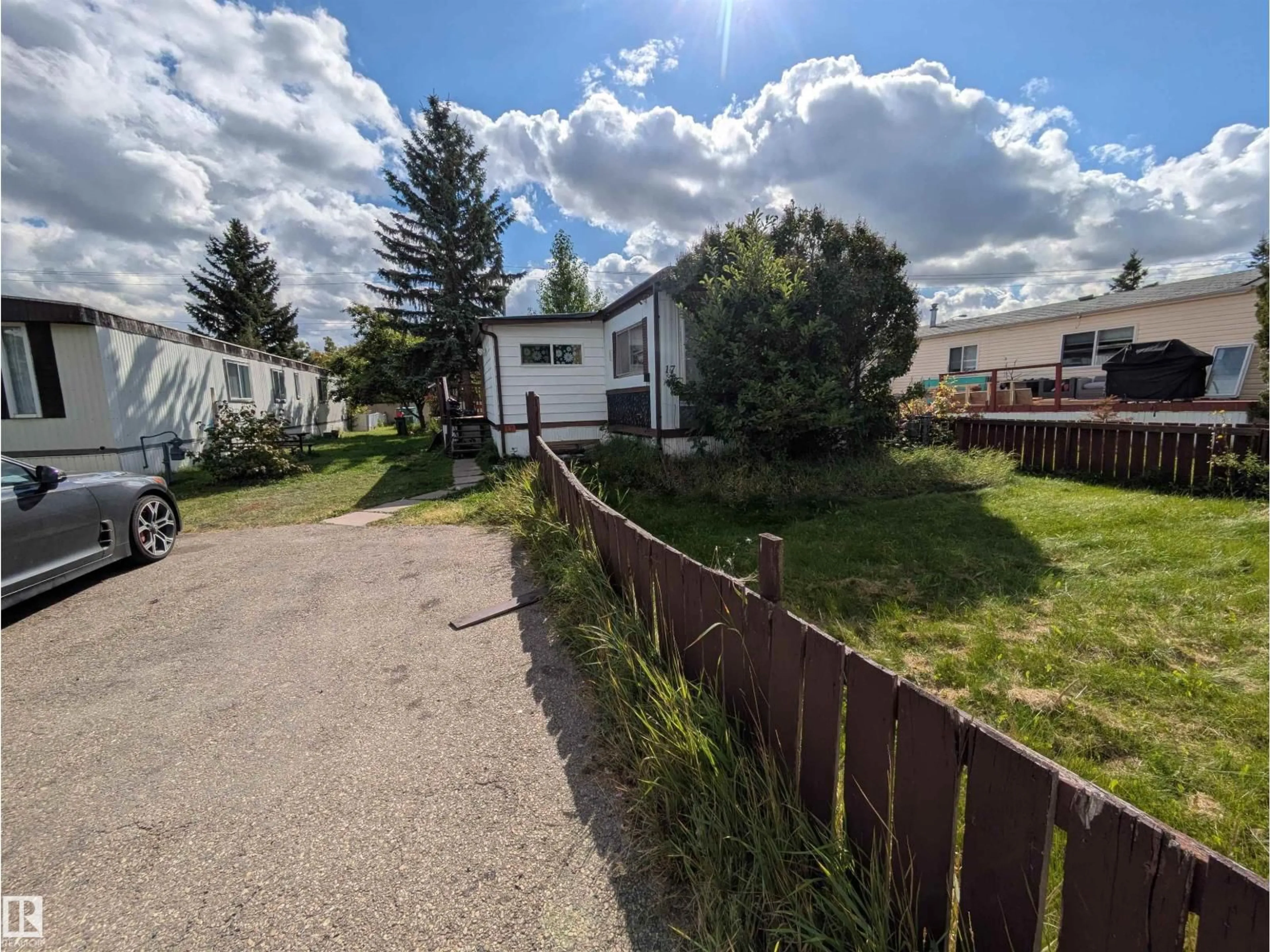 A pic from outside/outdoor area/front of a property/back of a property/a pic from drone, street for 17 EVERGREEN AVE, Edmonton Alberta T5Y4M2