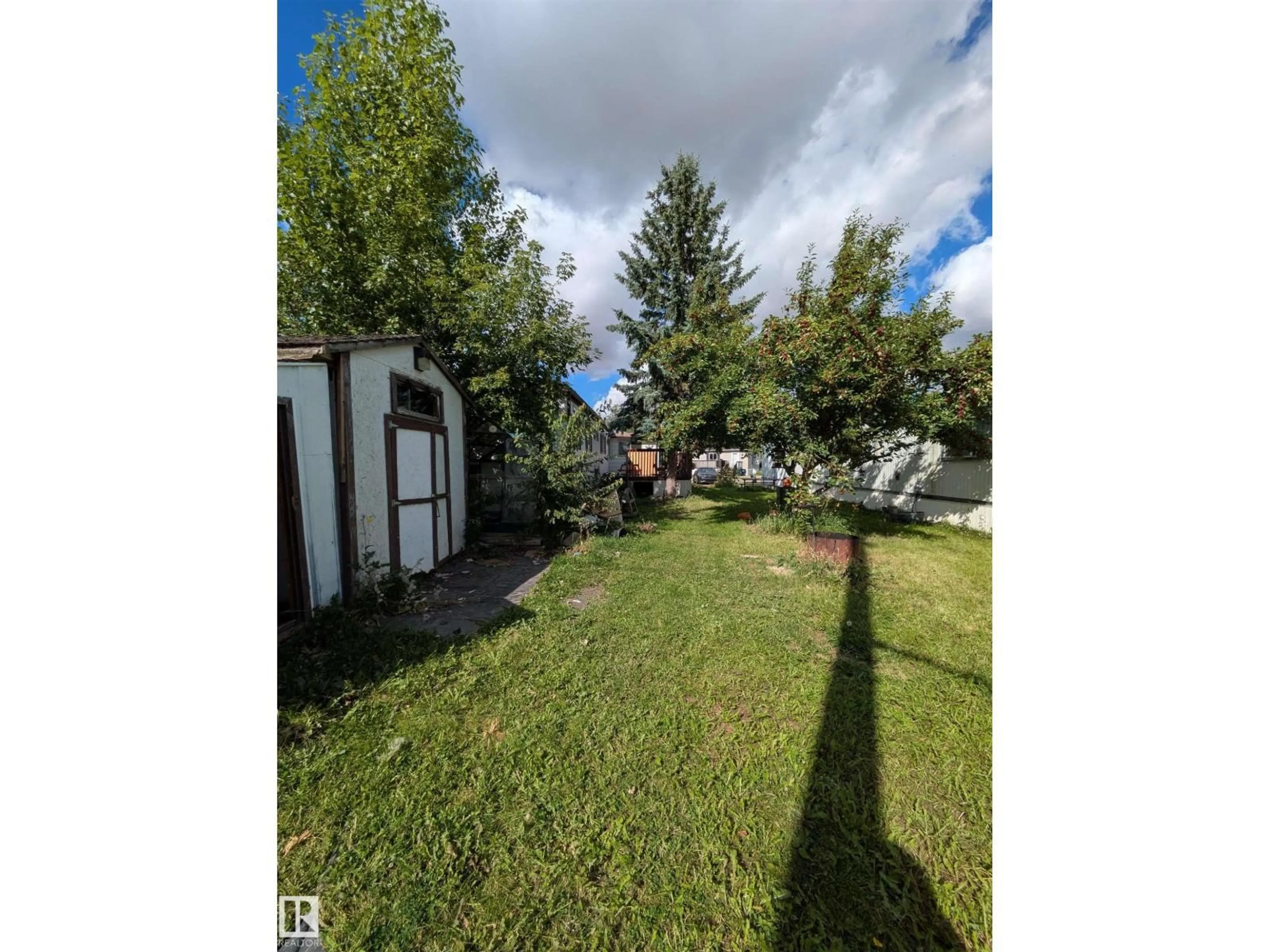A pic from outside/outdoor area/front of a property/back of a property/a pic from drone, forest/trees view for 17 EVERGREEN AVE, Edmonton Alberta T5Y4M2