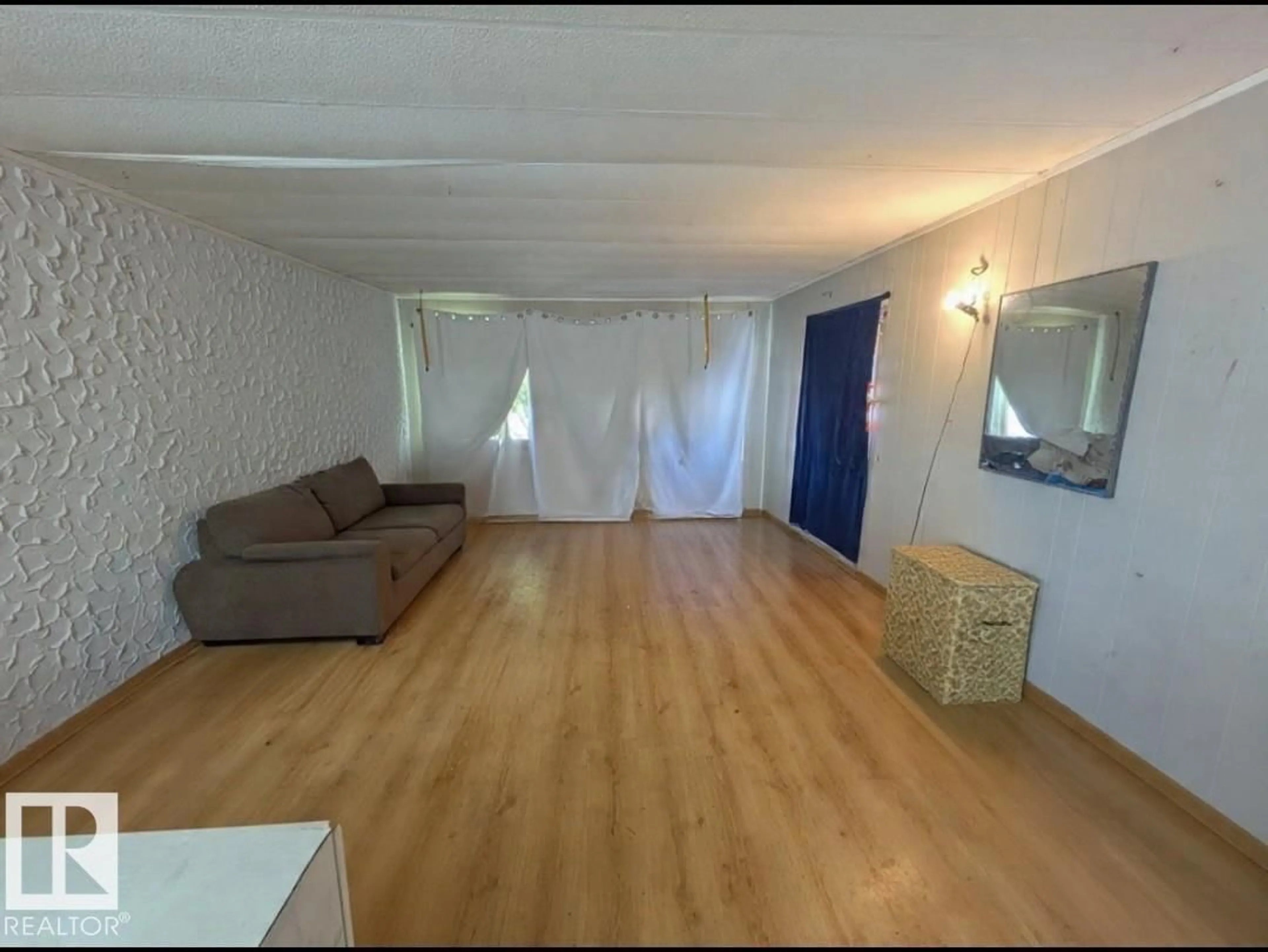 A pic of a room for 17 EVERGREEN AVE, Edmonton Alberta T5Y4M2