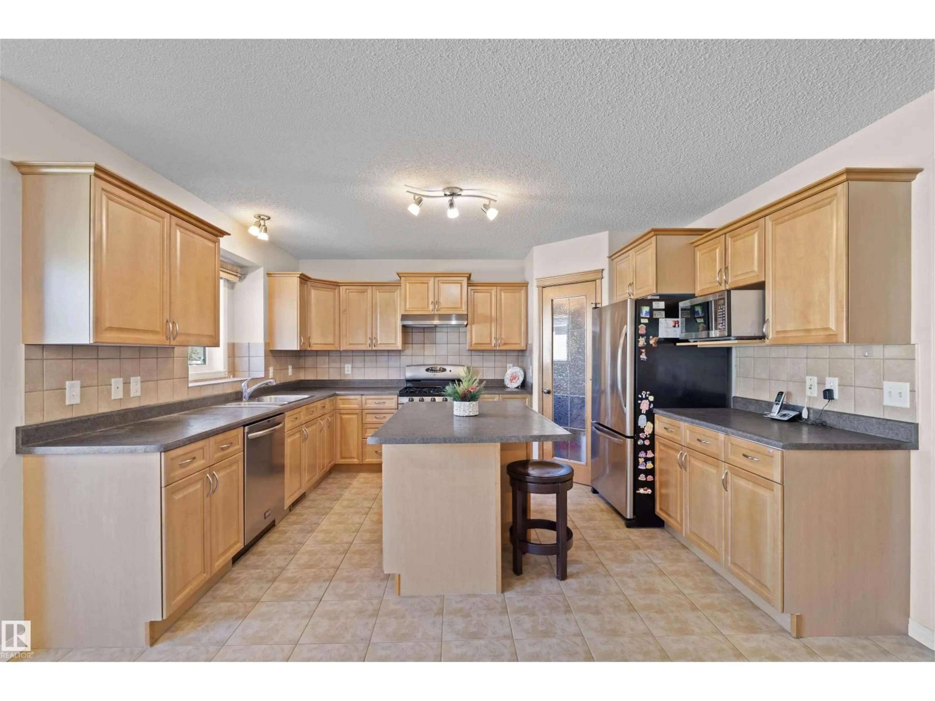 Open concept kitchen, ceramic/tile floor for NW - 20616 56 AV, Edmonton Alberta T6M0B6