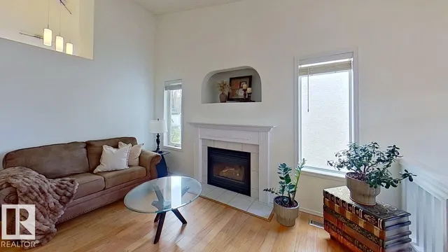 NW - 3115 135 AV, Edmonton 5