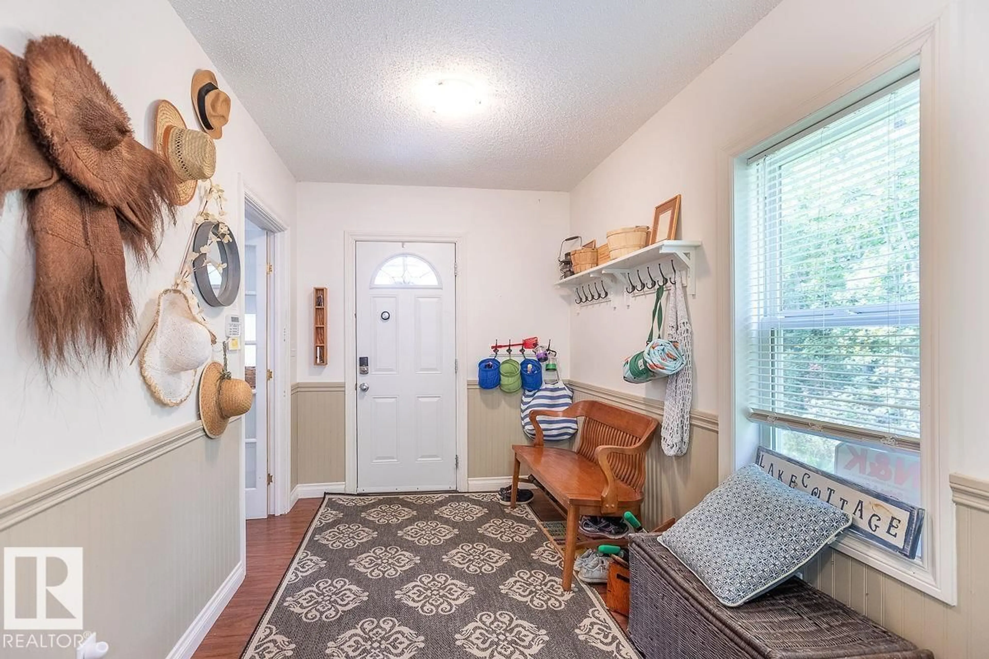 Indoor entryway for B24 GOLDEN CR, Rural Leduc County Alberta T0C2C0