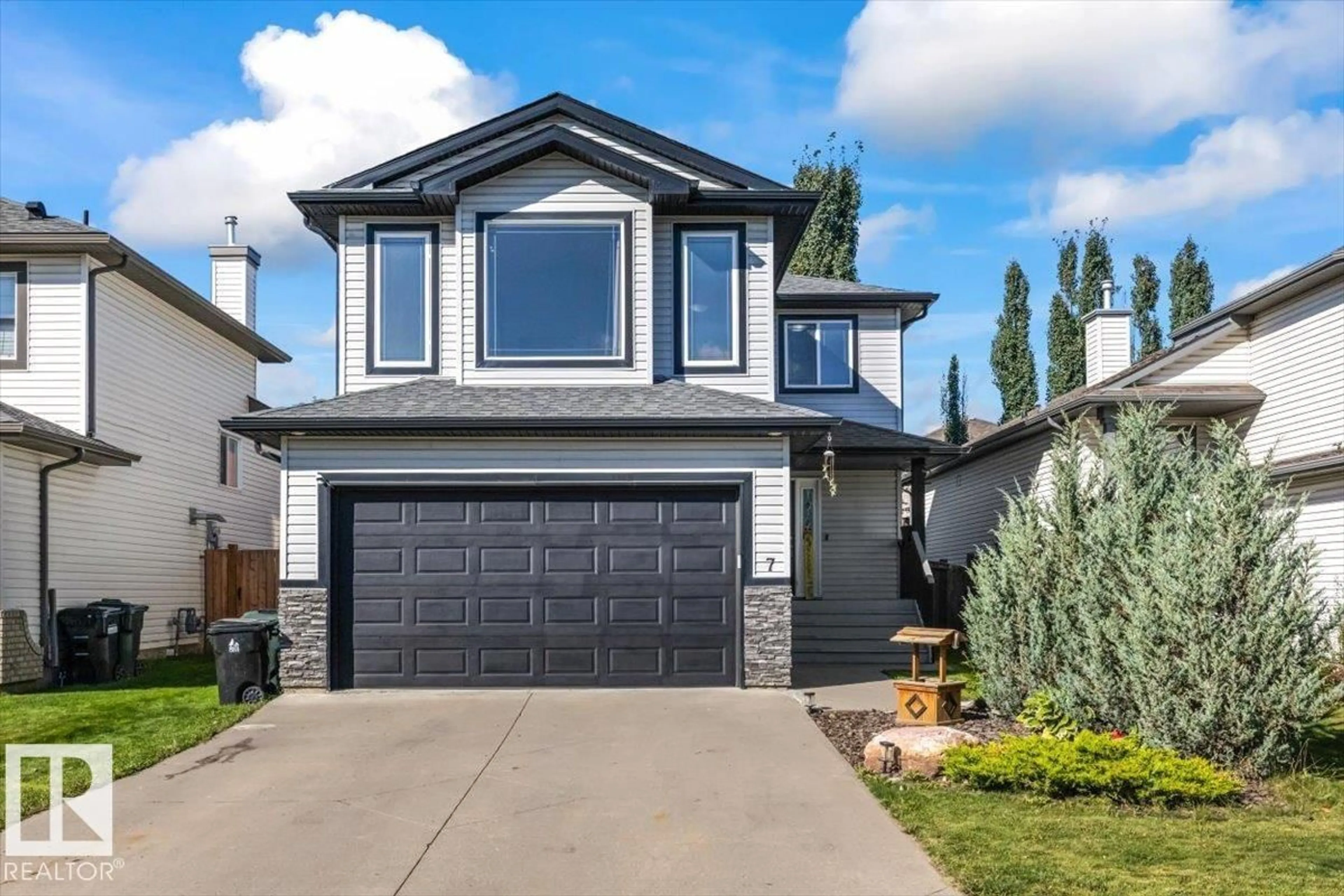 Home with vinyl exterior material, street for 7 LAMPLIGHT DR, Spruce Grove Alberta T7X4R3