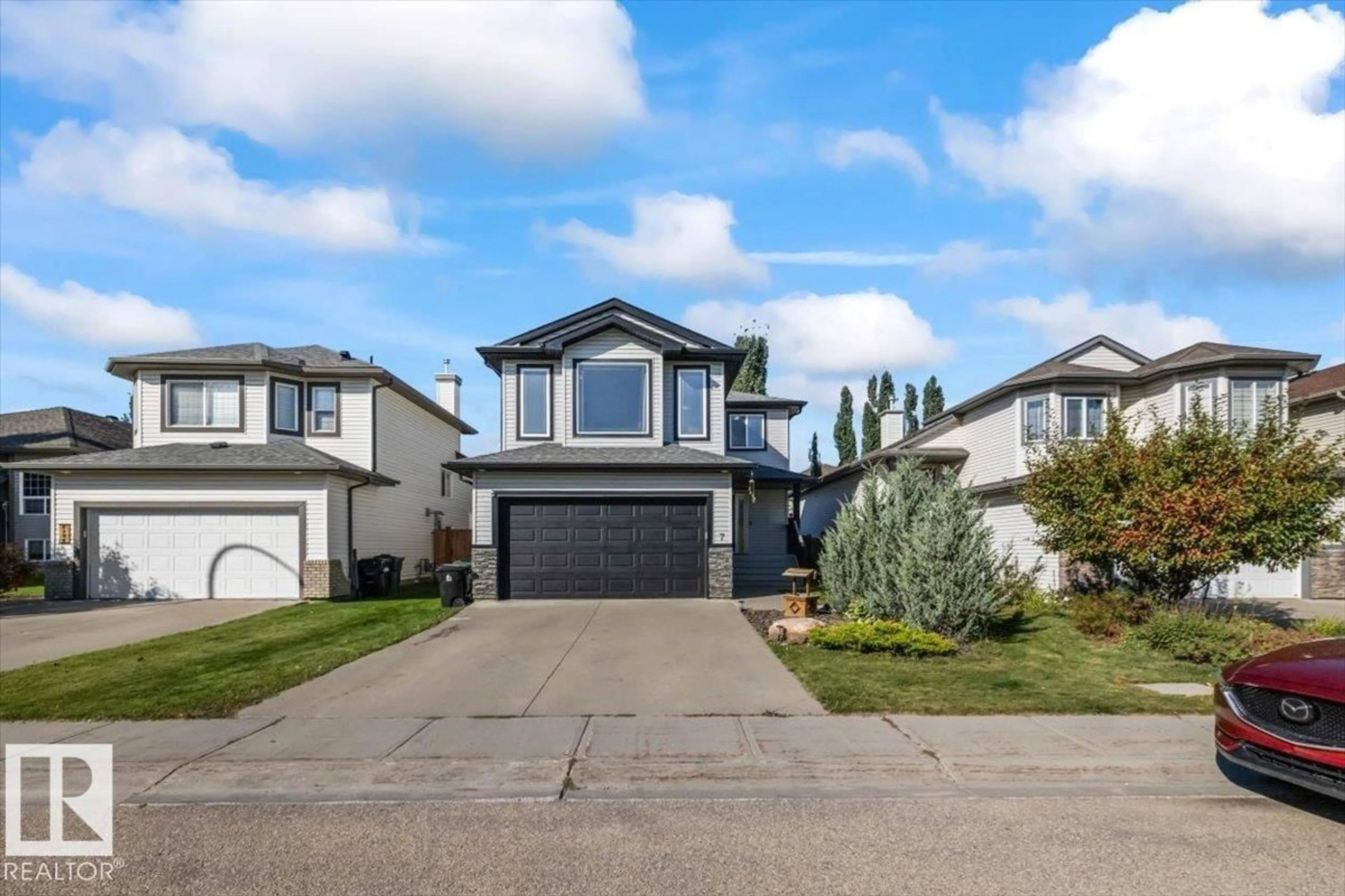 Home with vinyl exterior material, street for 7 LAMPLIGHT DR, Spruce Grove Alberta T7X4R3