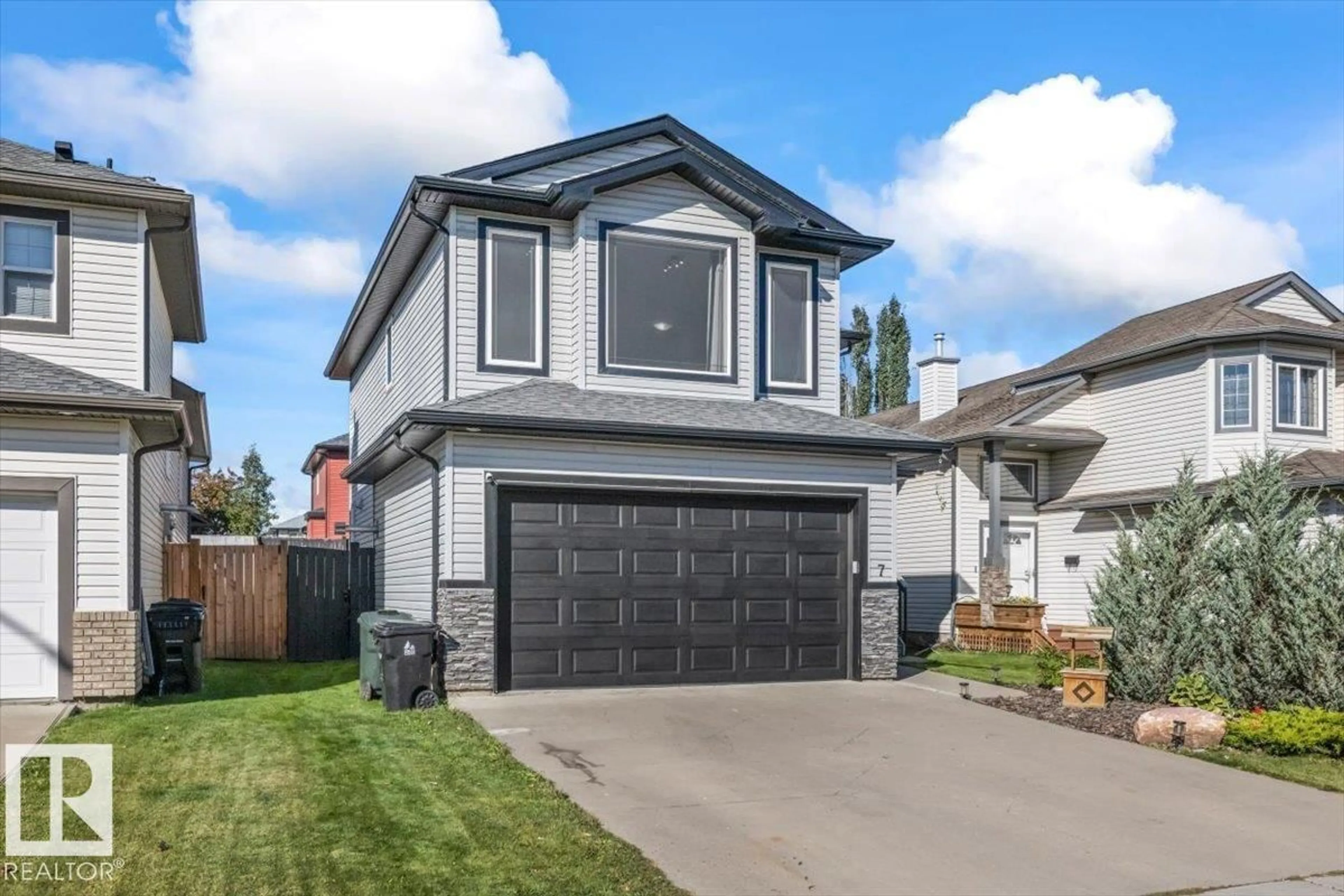 Home with vinyl exterior material, street for 7 LAMPLIGHT DR, Spruce Grove Alberta T7X4R3