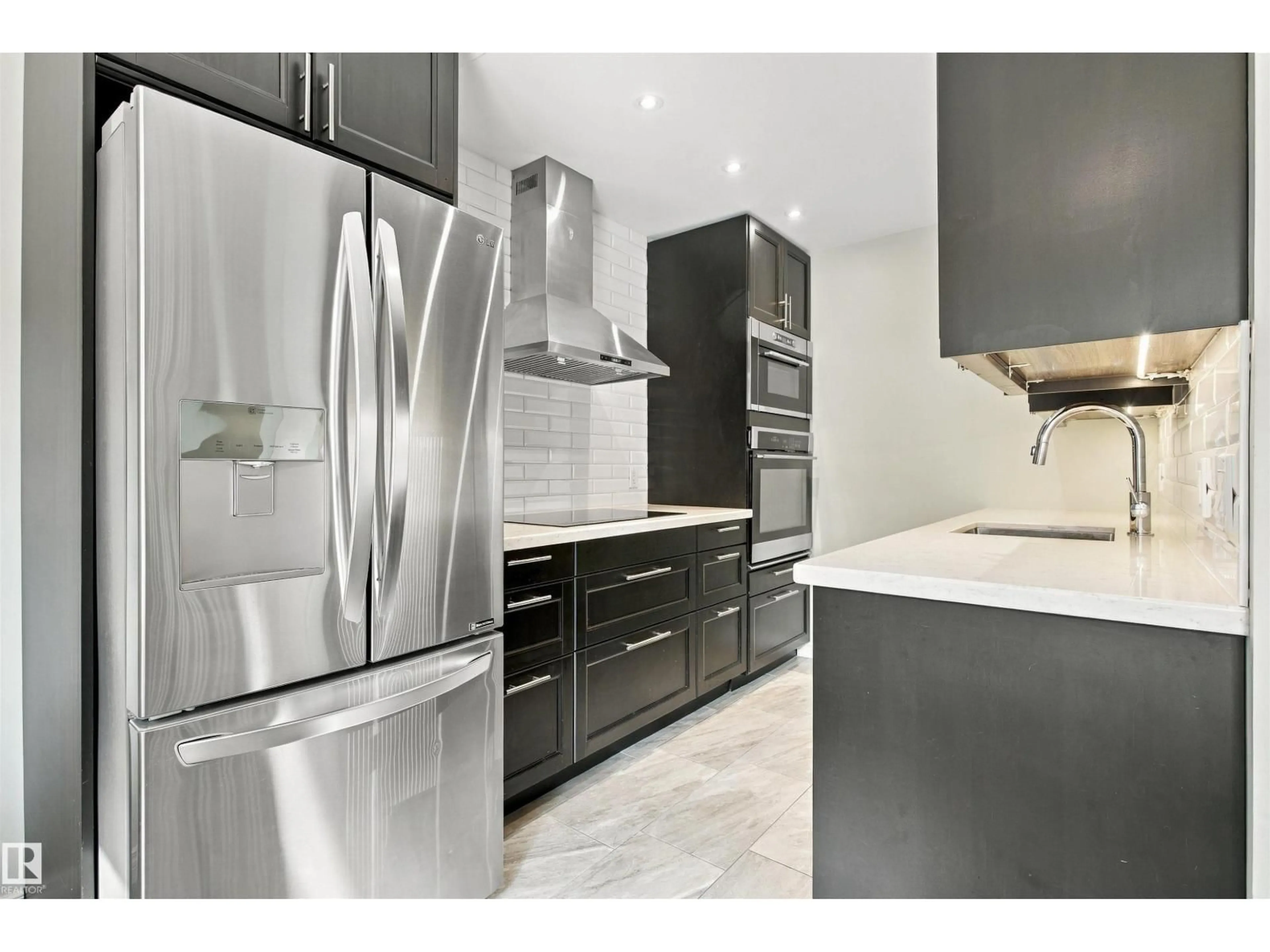 Contemporary kitchen, unknown for 161 WOODSTOCK NW, Edmonton Alberta T5T0H6