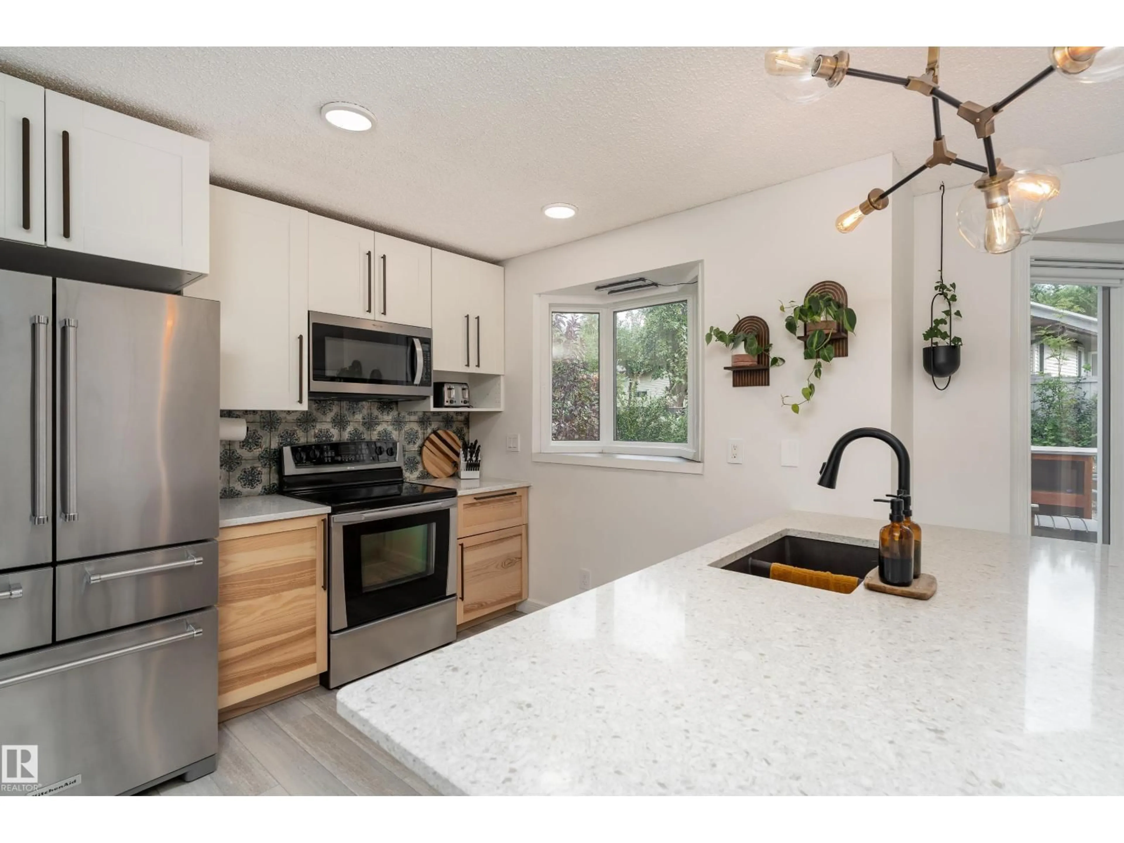 Open concept kitchen, ceramic/tile floor for 22 KINGSBOROUGH CT, St. Albert Alberta T8N5M5