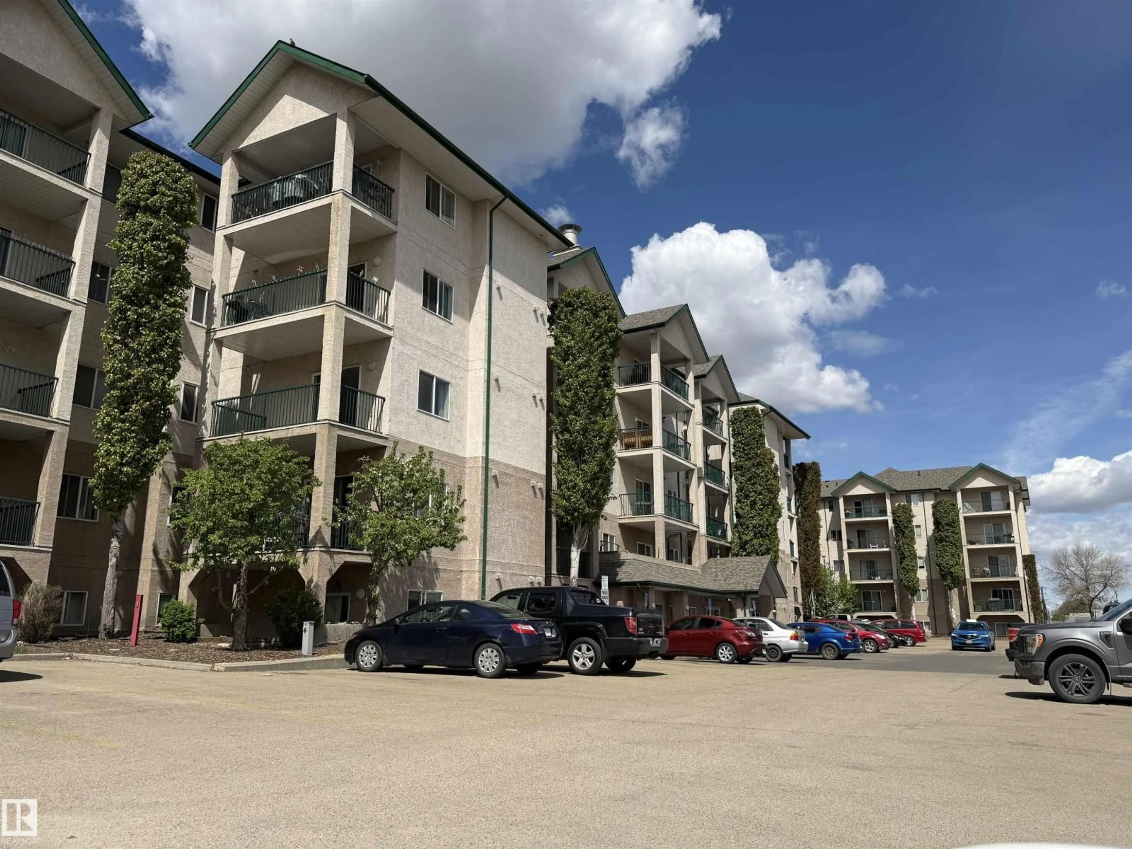 A pic from outside/outdoor area/front of a property/back of a property/a pic from drone, building for 112 11325 83 ST NW, Edmonton Alberta T5B4W7