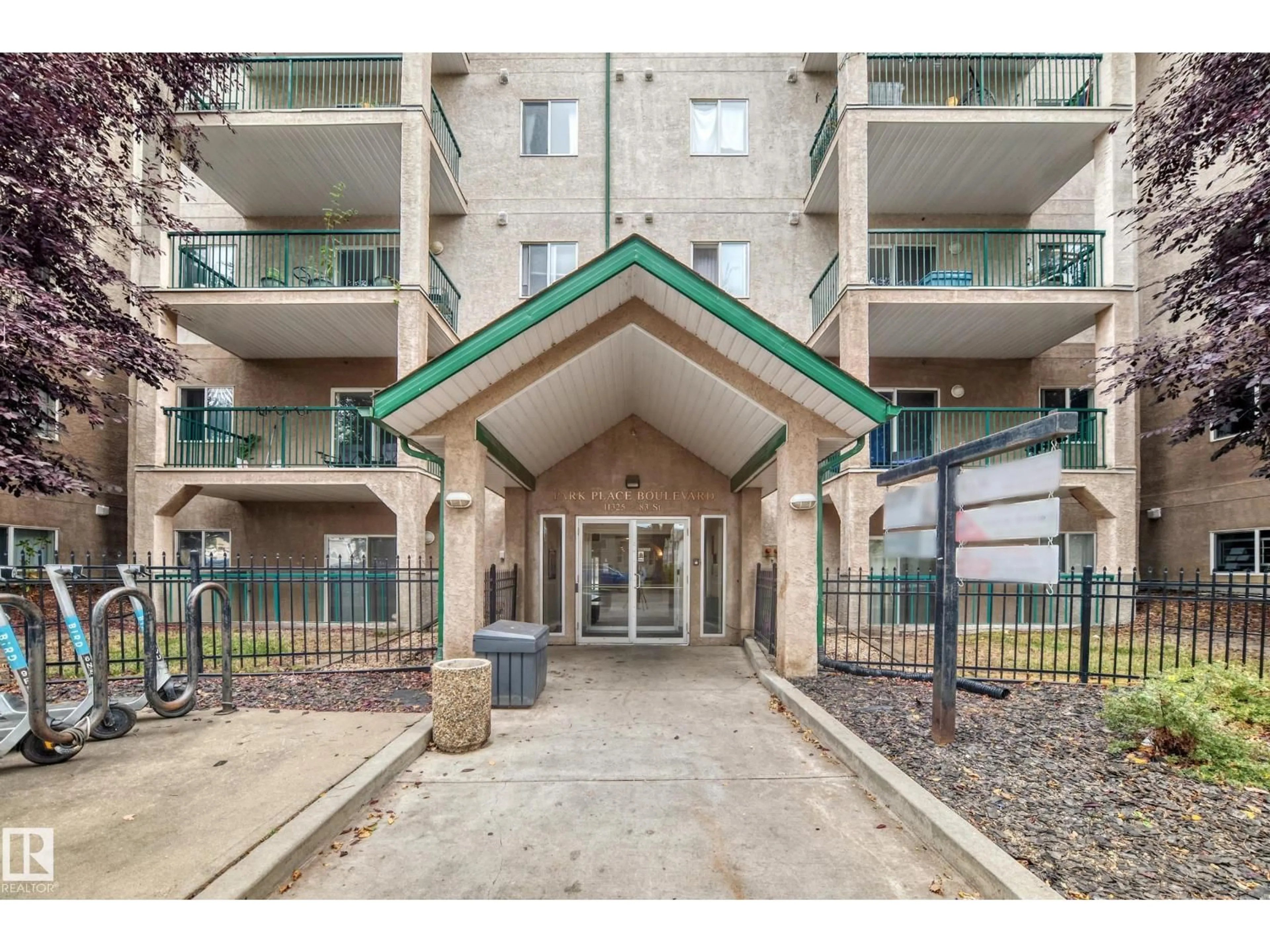 Indoor foyer for 112 11325 83 ST NW, Edmonton Alberta T5B4W7