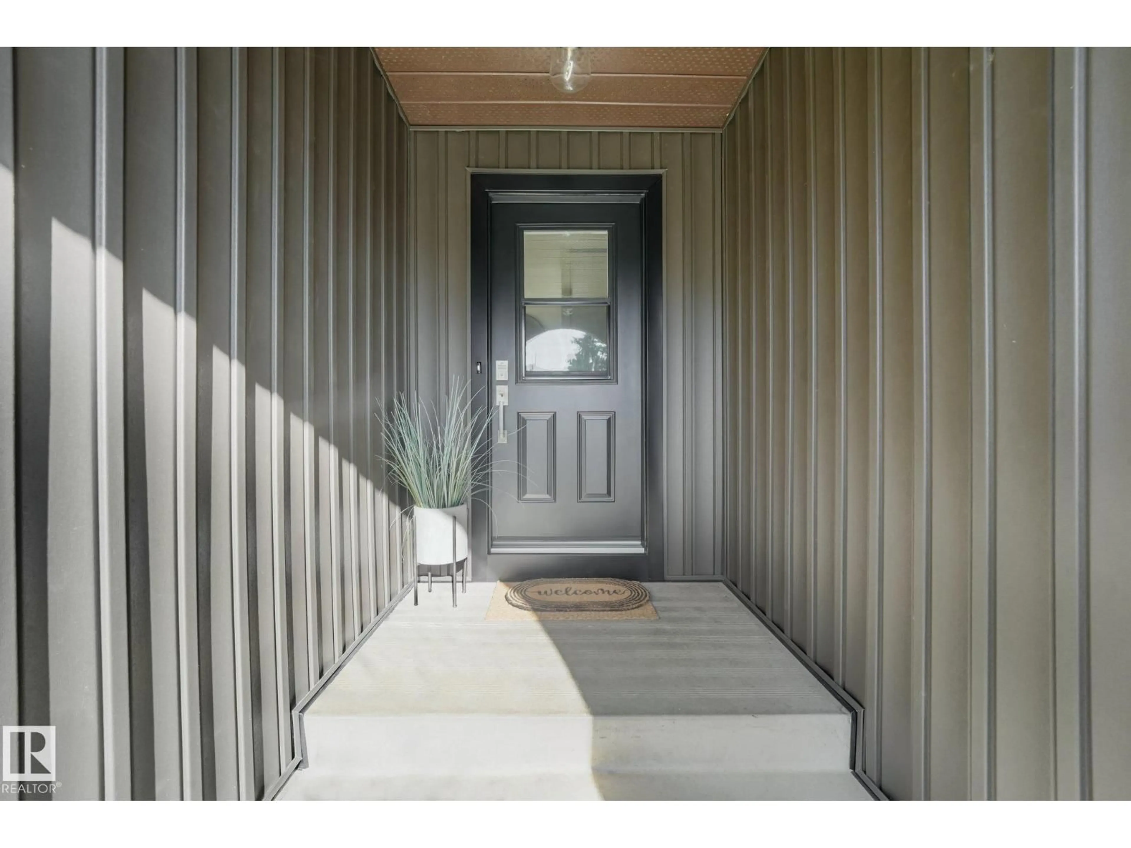 Indoor entryway for NW - 2031 104A ST, Edmonton Alberta T6J5A6