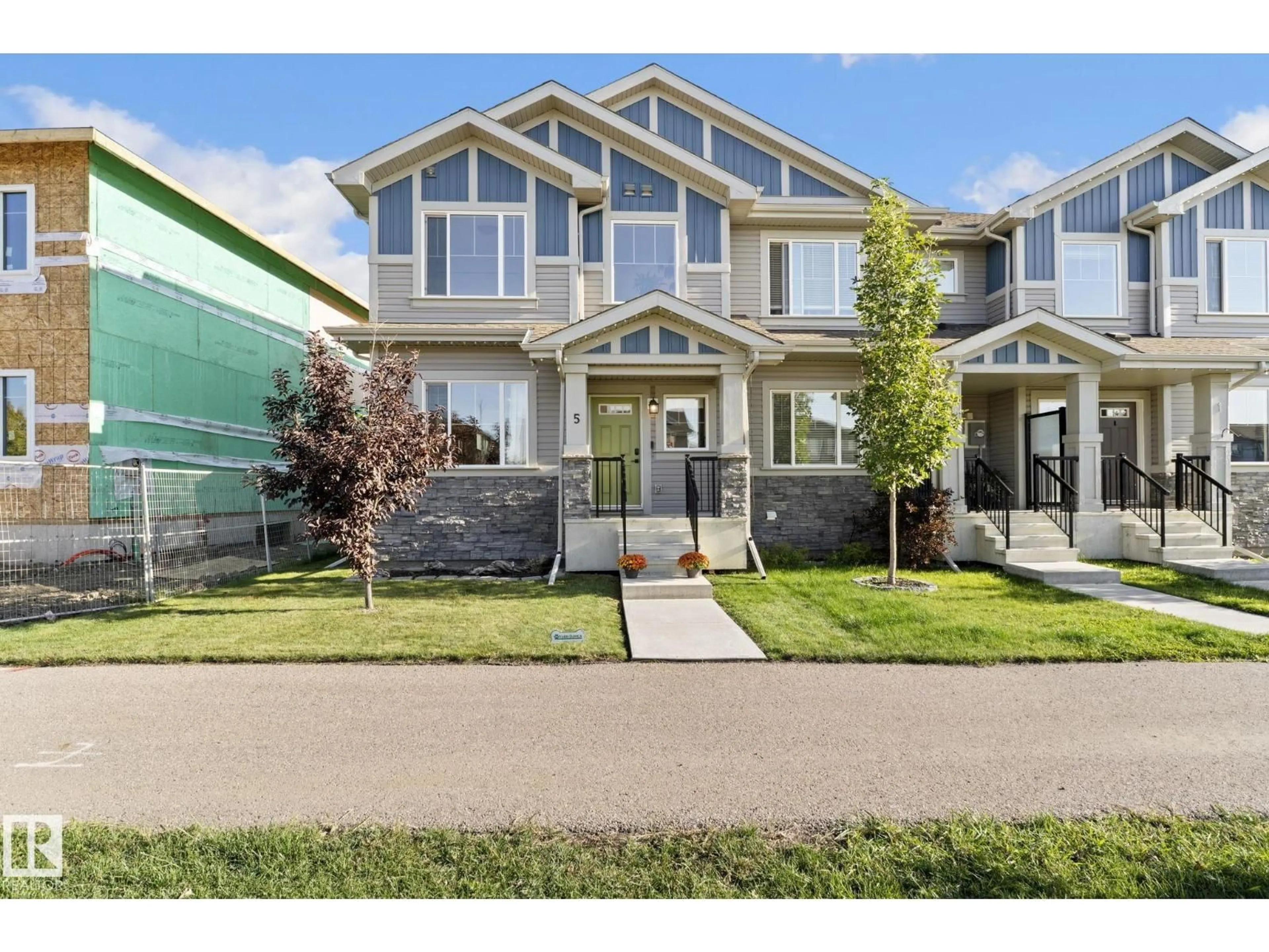 Home with vinyl exterior material, street for 5 SIENNA BV, Fort Saskatchewan Alberta T8L0W2